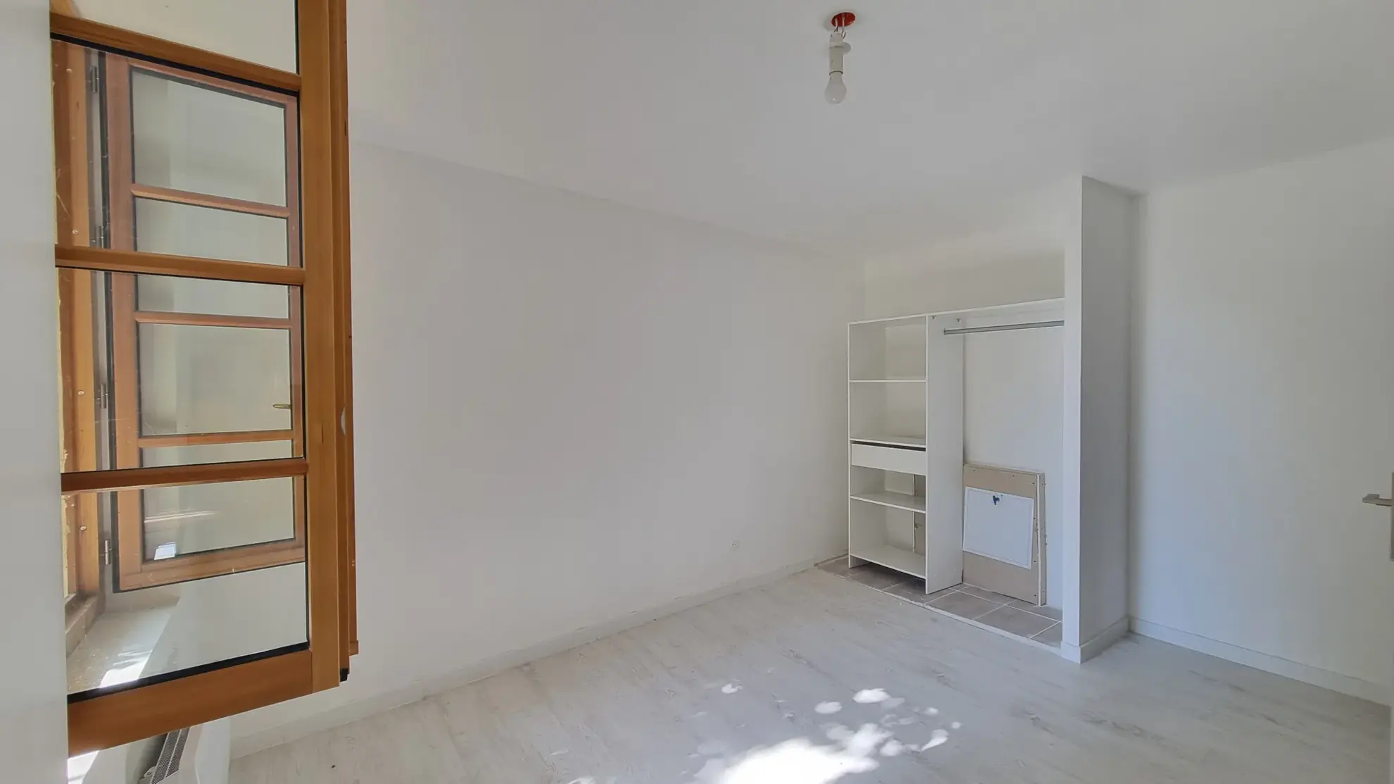 Appartement rénové de 80,55 m² avec vue sur le château à Sommieres 