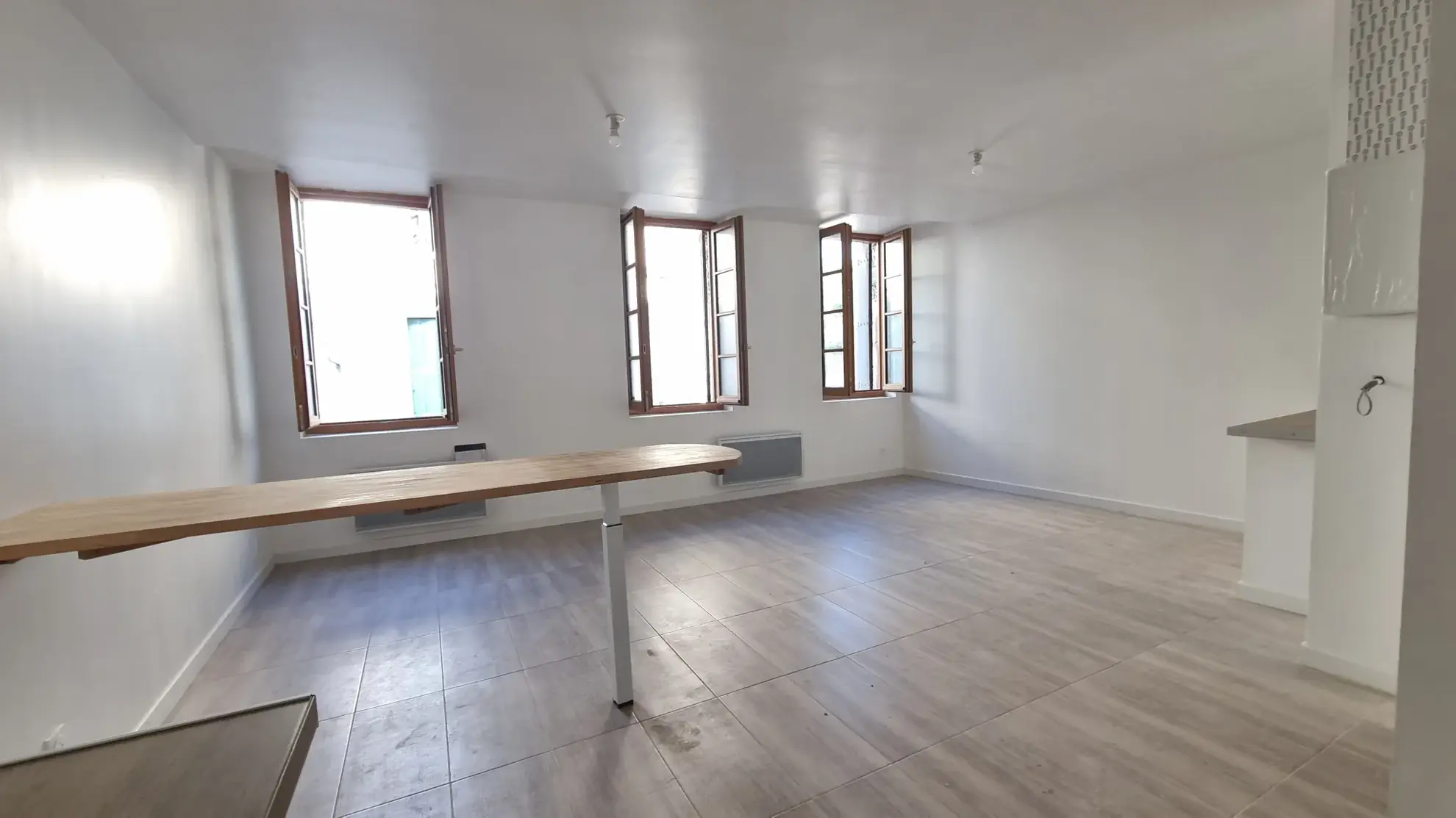 Appartement rénové de 80,55 m² avec vue sur le château à Sommieres 