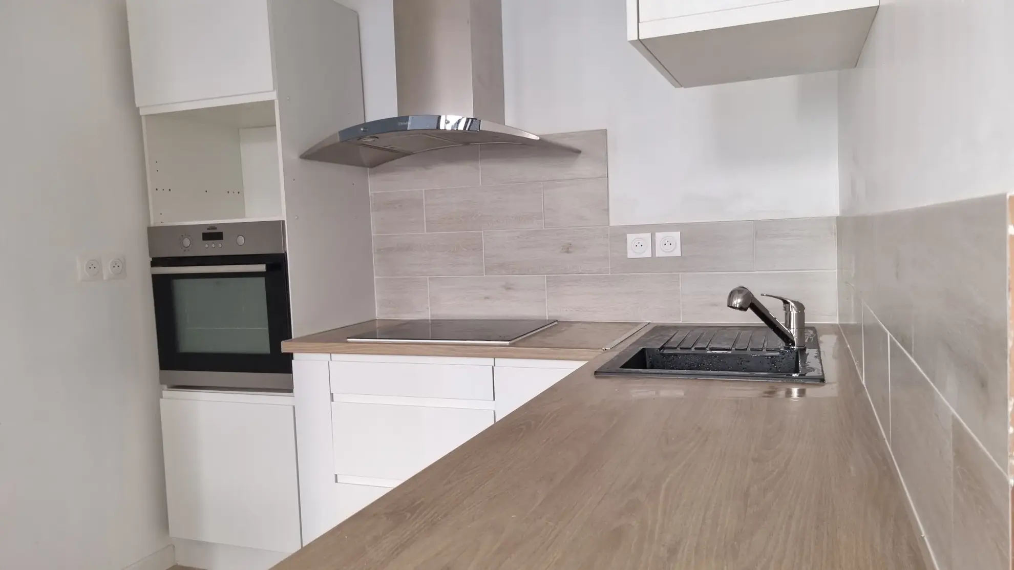 Appartement rénové de 80,55 m² avec vue sur le château à Sommieres 