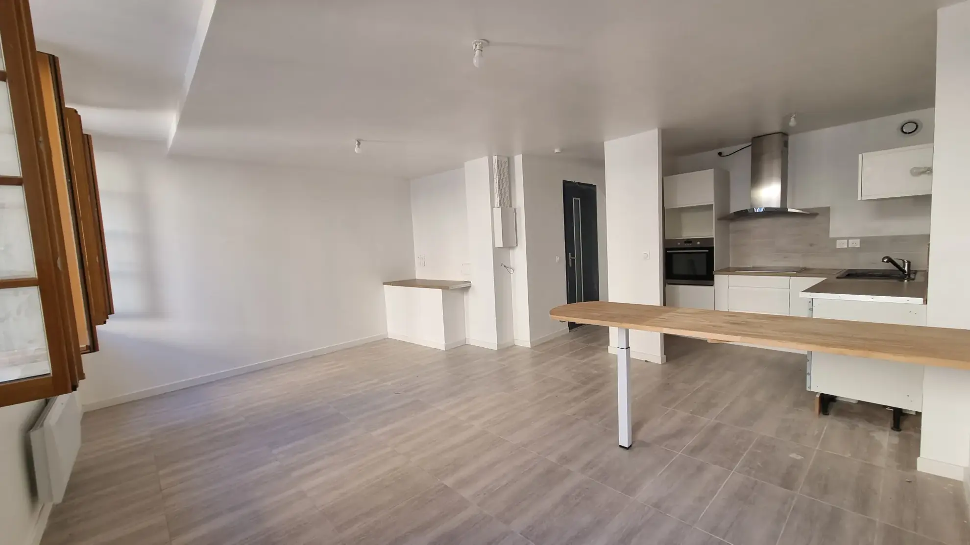 Appartement rénové de 80,55 m² avec vue sur le château à Sommieres 