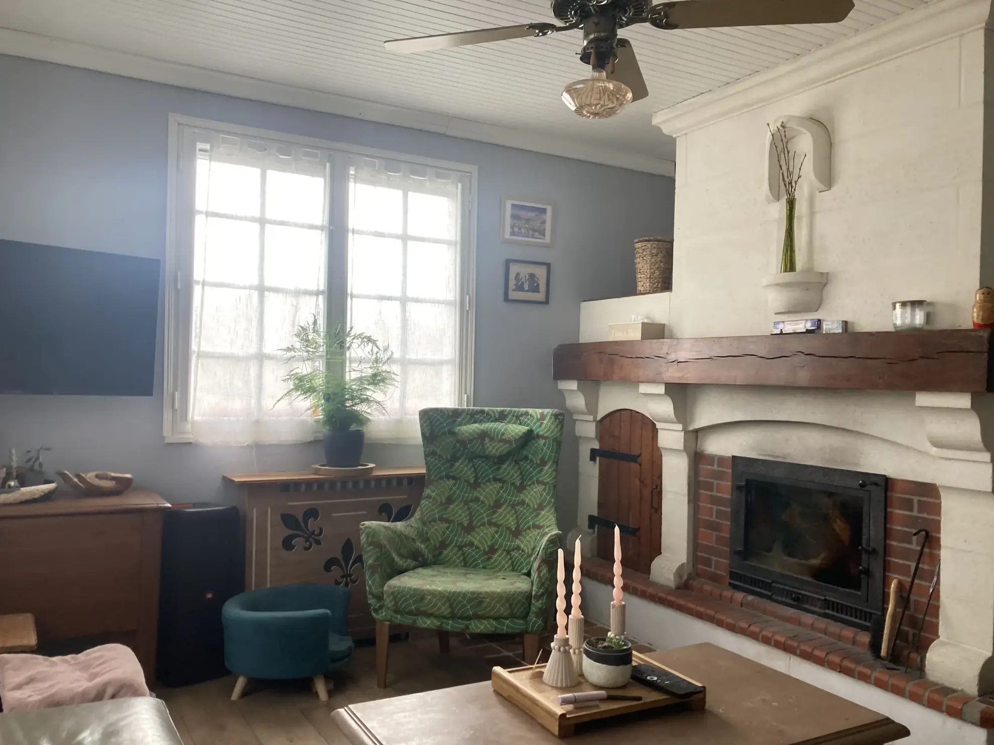 Maison de 135 m² avec 4 chambres, terrain, piscine à rénover en Dordogne 