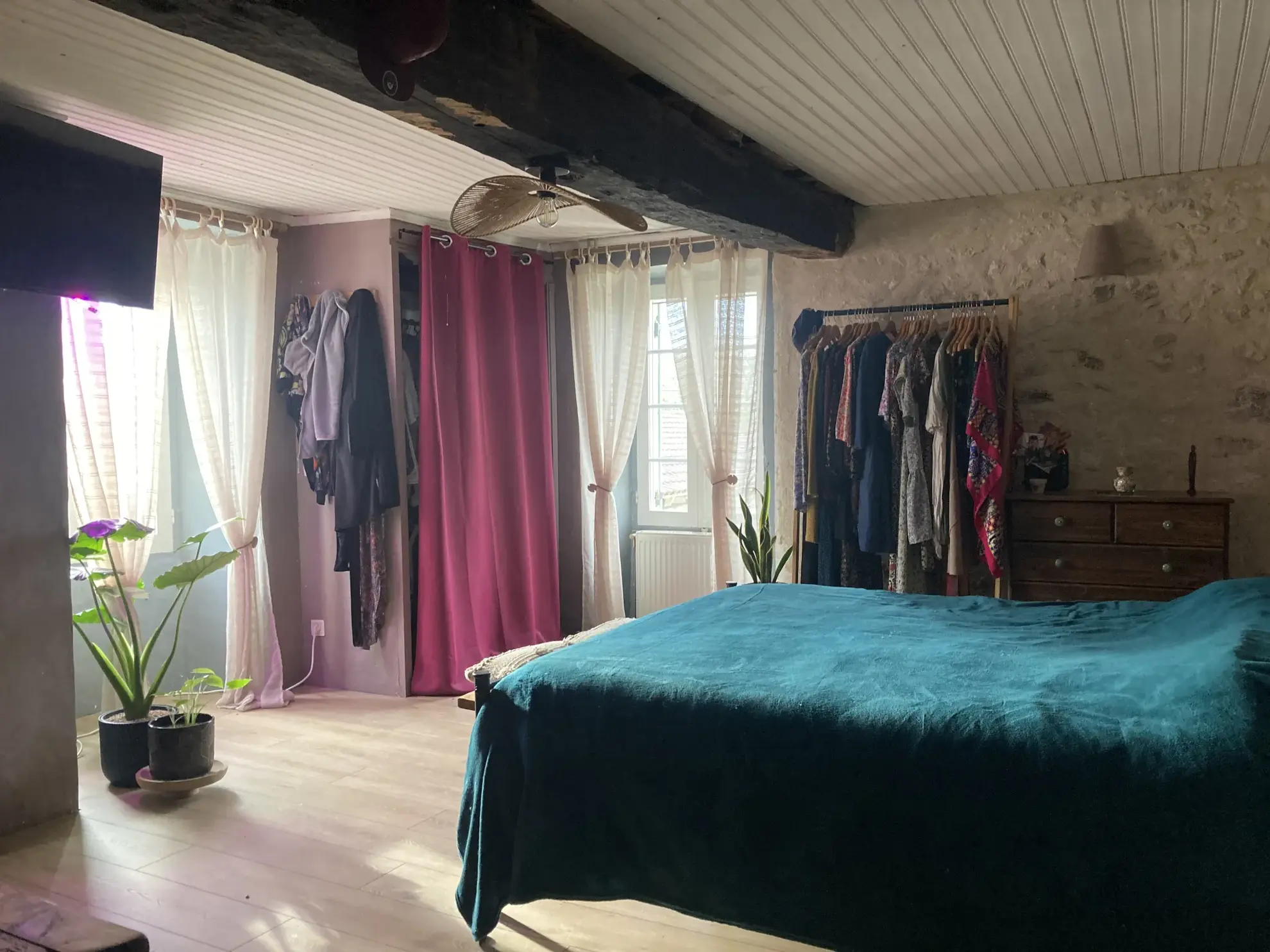 Maison de 135 m² avec 4 chambres, terrain, piscine à rénover en Dordogne 