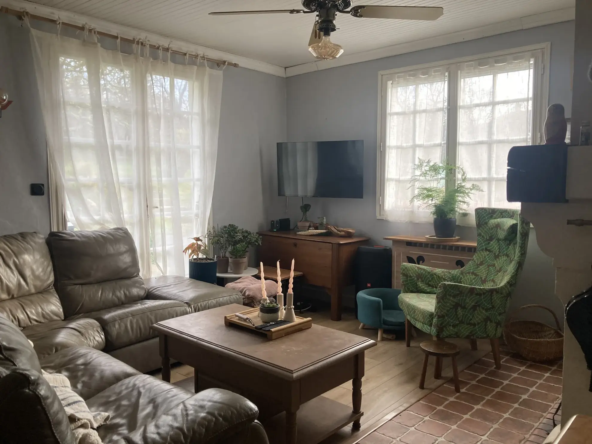 Maison de 135 m² avec 4 chambres, terrain, piscine à rénover en Dordogne 