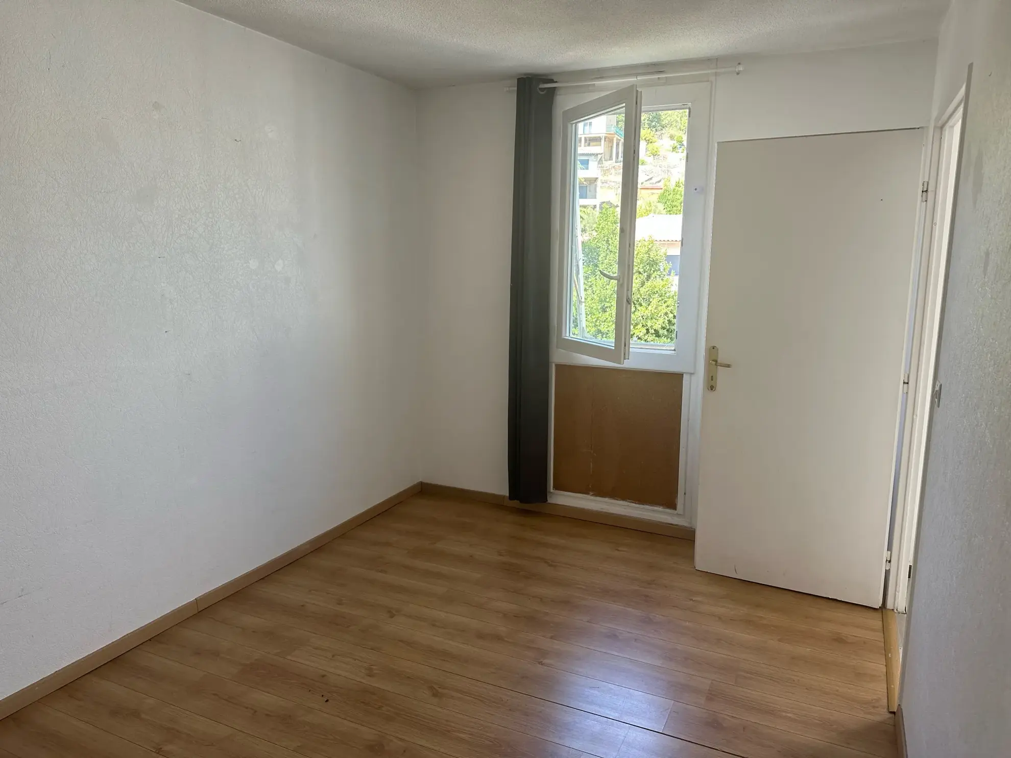 Appartement T5 de 91 m² à Lodève avec terrasse, parking et cave 