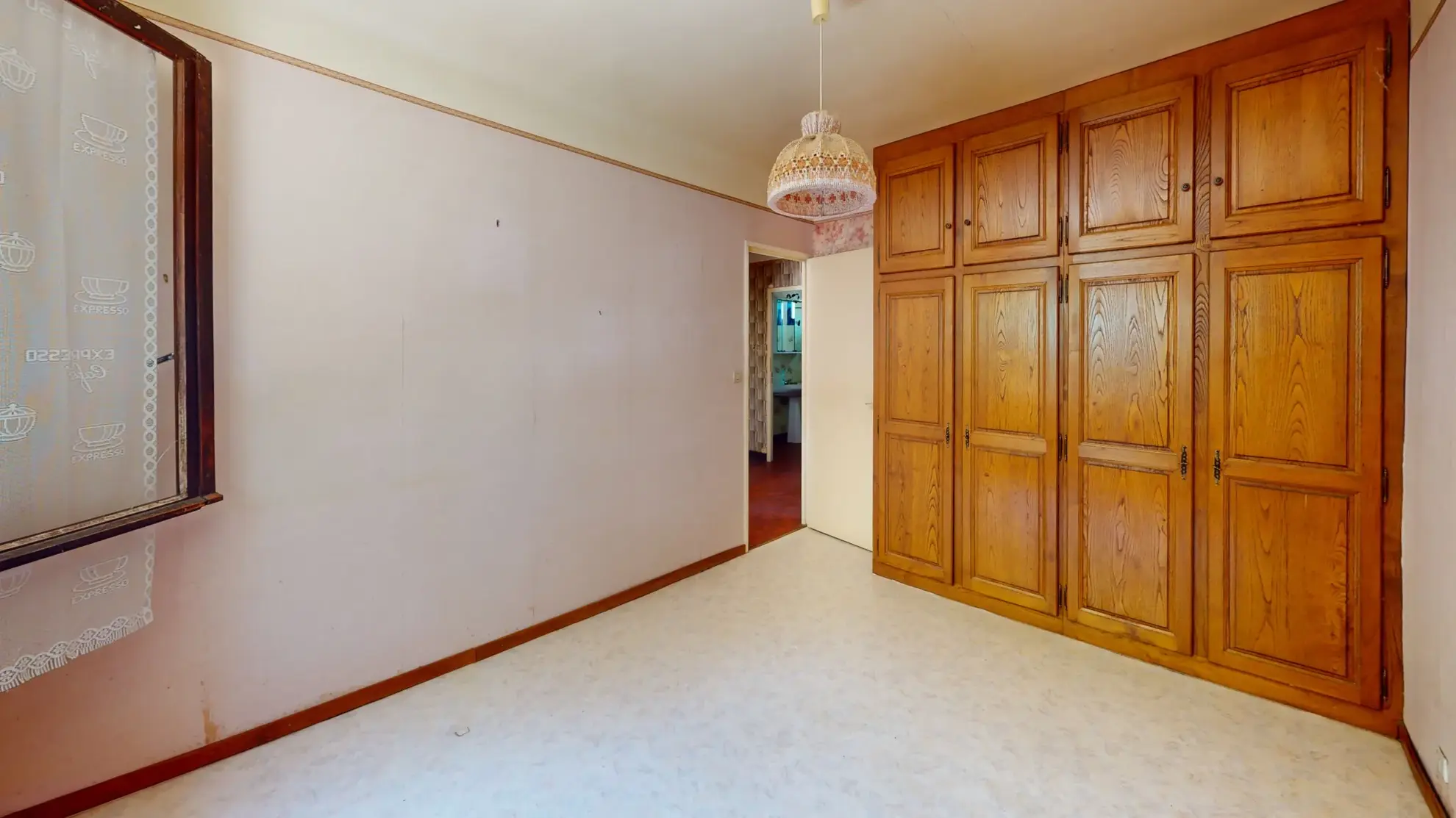 Maison à rénover de 61 m² avec garages et grand terrain à Menville, proche Toulouse 