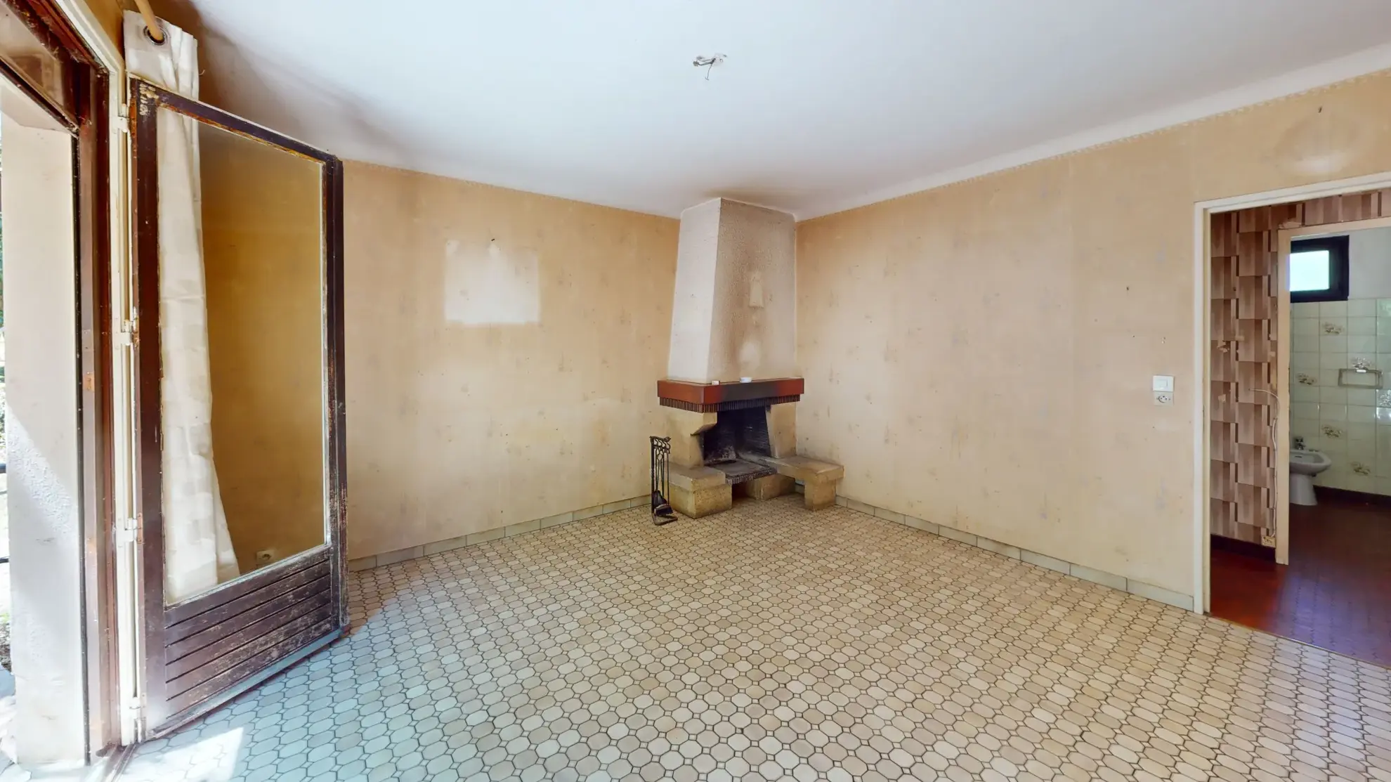 Maison à rénover de 61 m² avec garages et grand terrain à Menville, proche Toulouse 