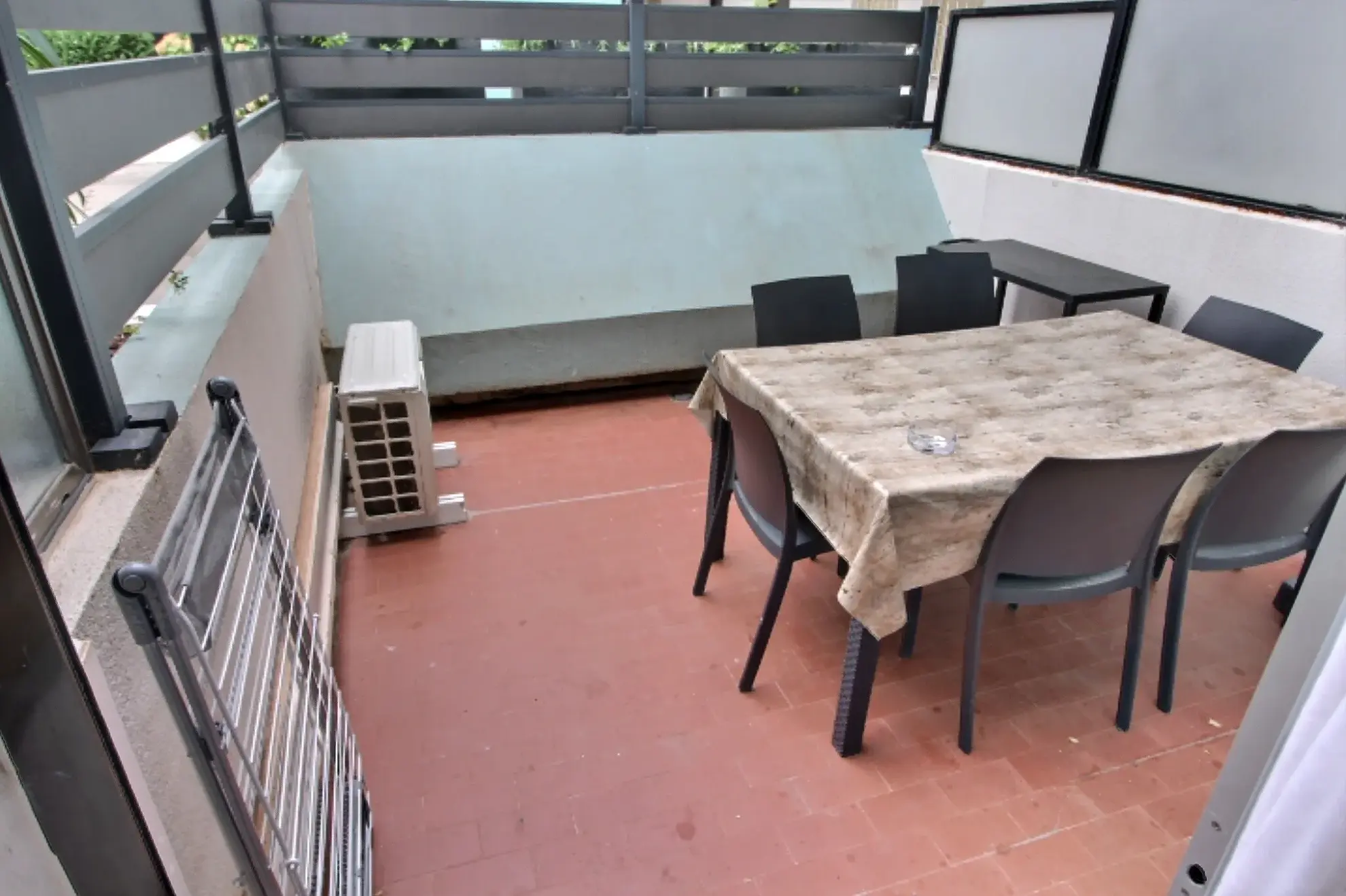 Studio meublé avec terrasse et piscine à Le Grau du Roi, idéal investissement 