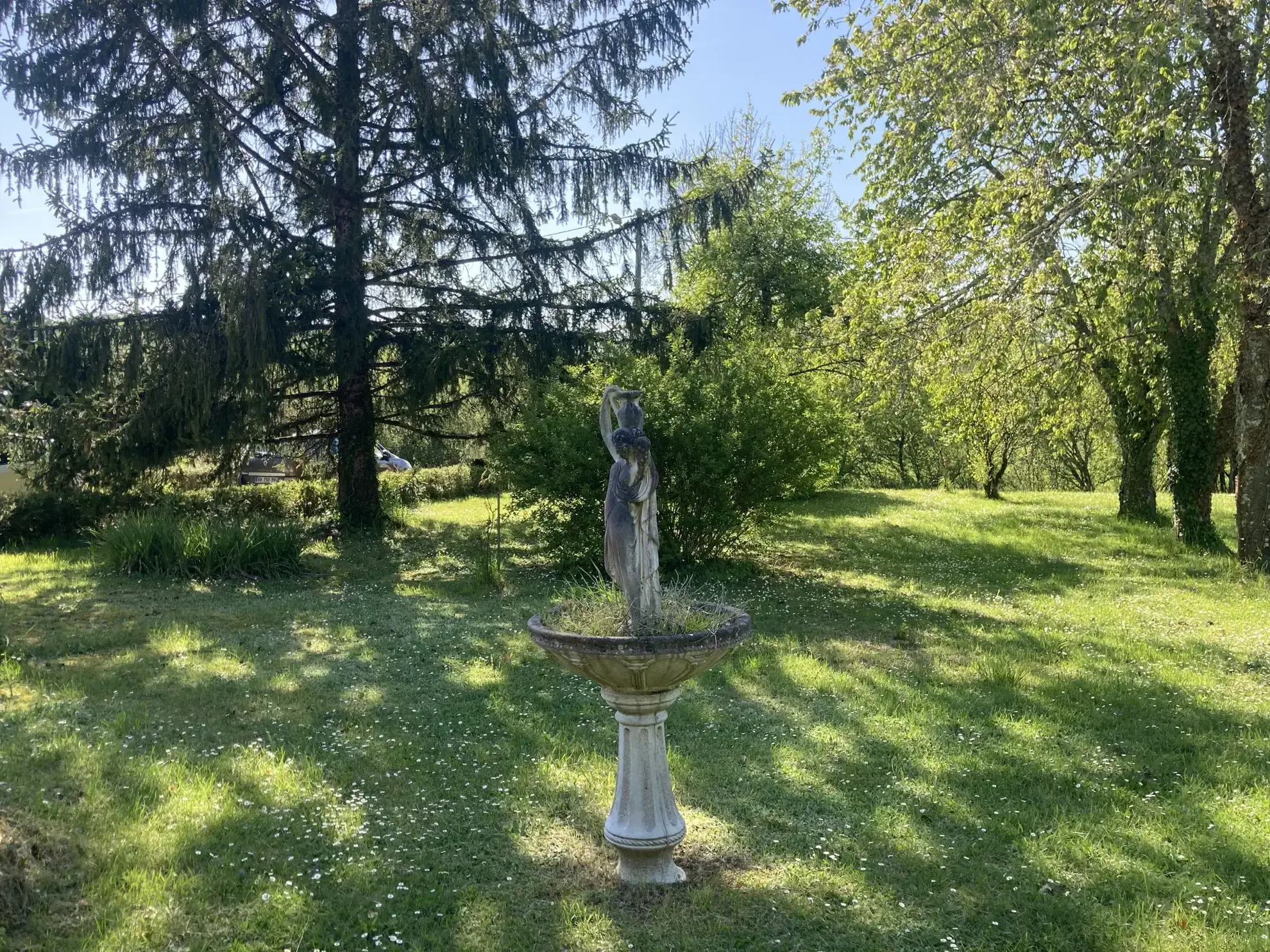 Maison à vendre à Paussac Saint-Vivien, 98 m², 3 chambres, grand terrain arboré 