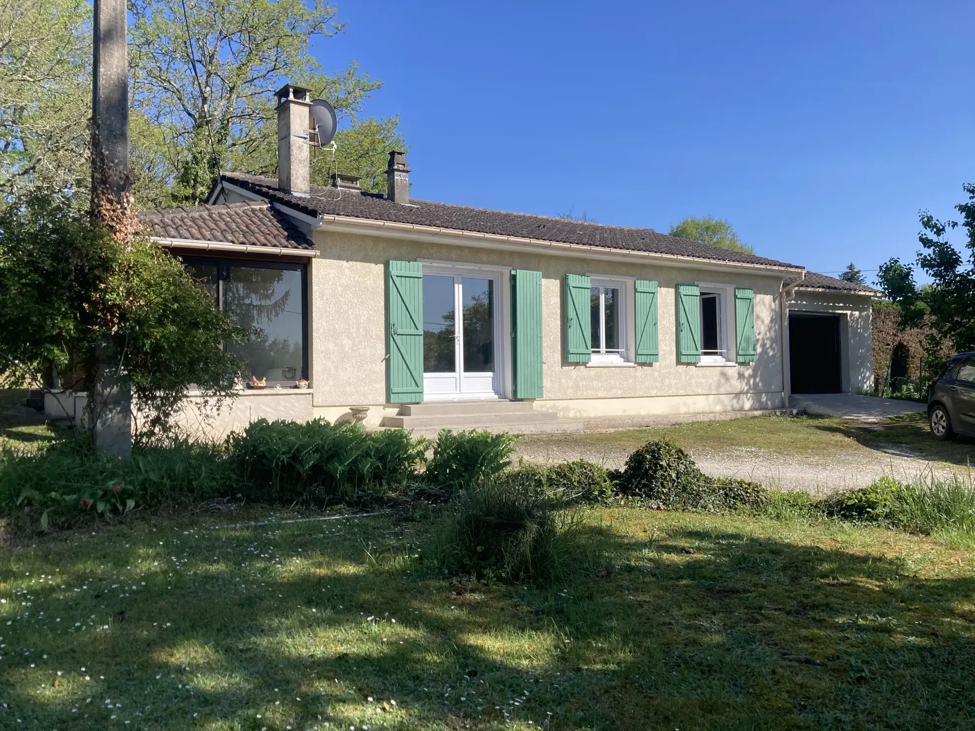 Maison à vendre à Paussac Saint-Vivien, 98 m², 3 chambres, grand terrain arboré