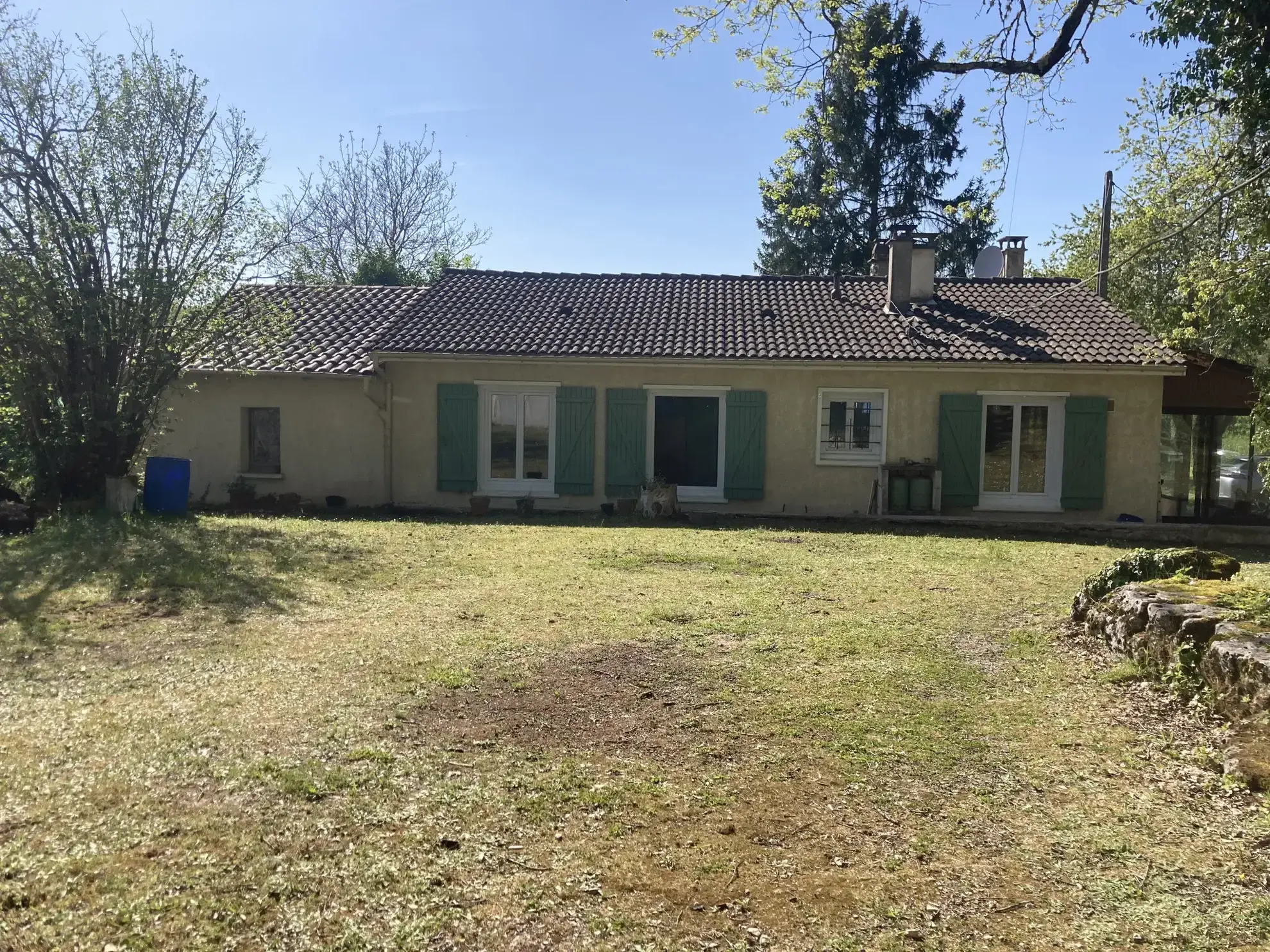 Maison à vendre à Paussac Saint-Vivien, 98 m², 3 chambres, grand terrain arboré 