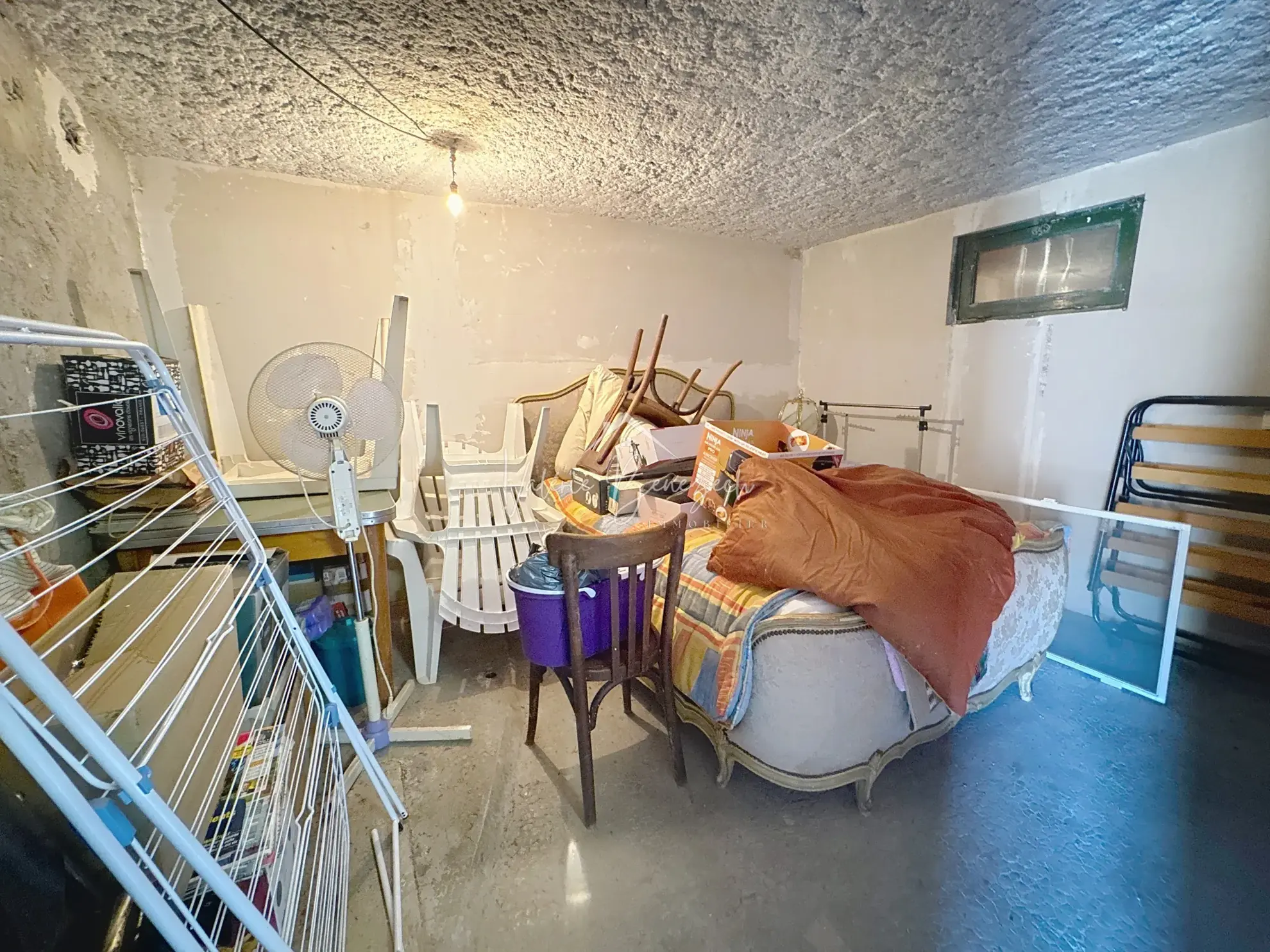 Maison T3 avec double garage sur 2718 m² à Camares – Potentiel et confort 