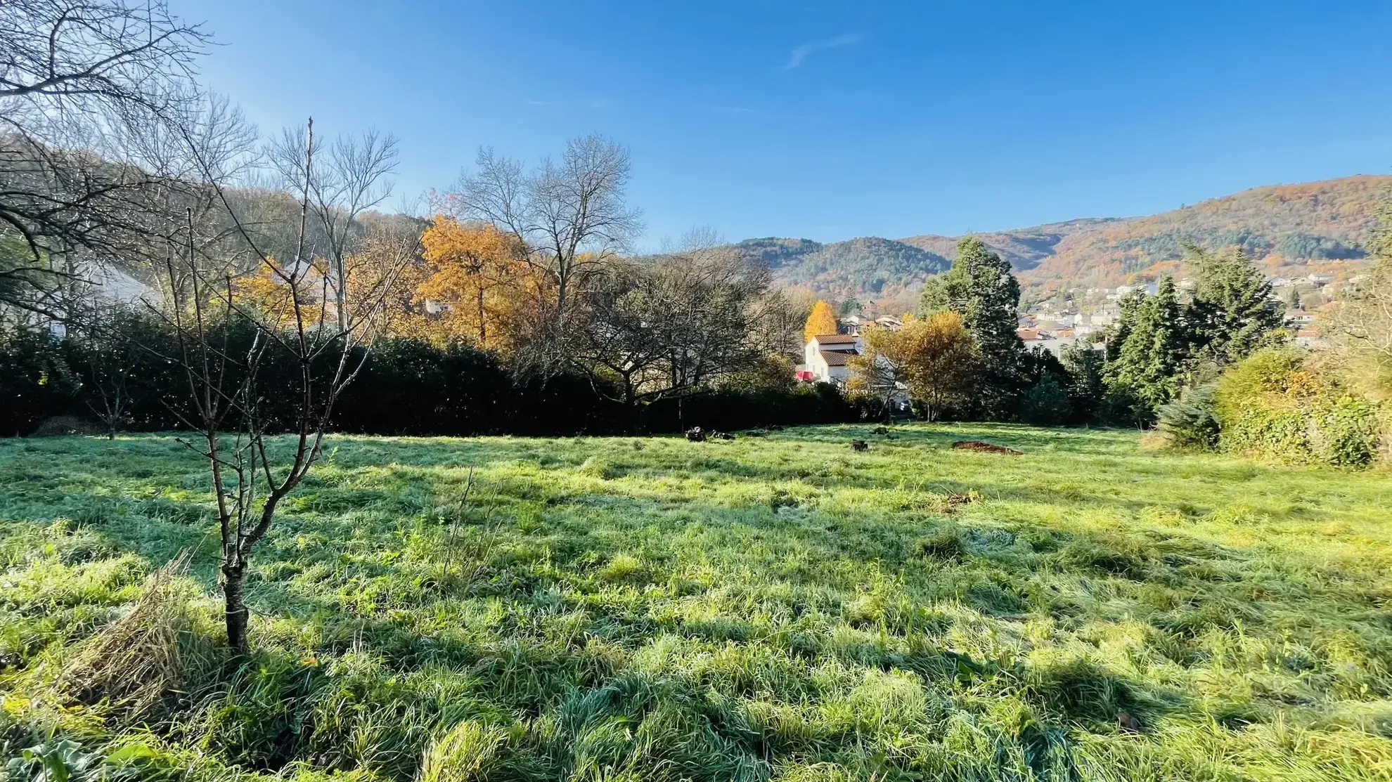 Terrain constructible de 511 m² à Nohanent dans un cadre verdoyant