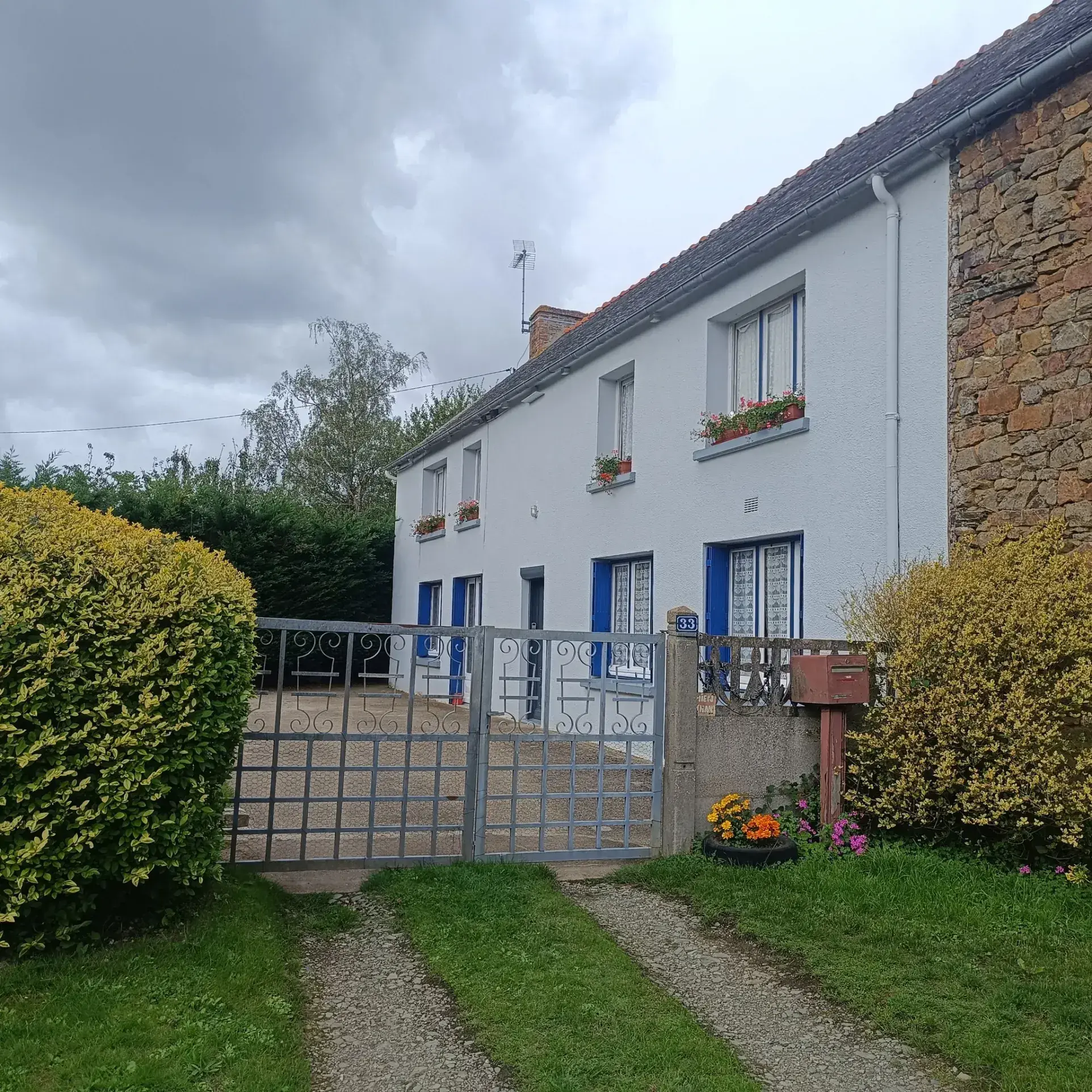 Charmante maison familiale à Neant-sur-Yvel avec grand terrain et potentiel d'aménagement