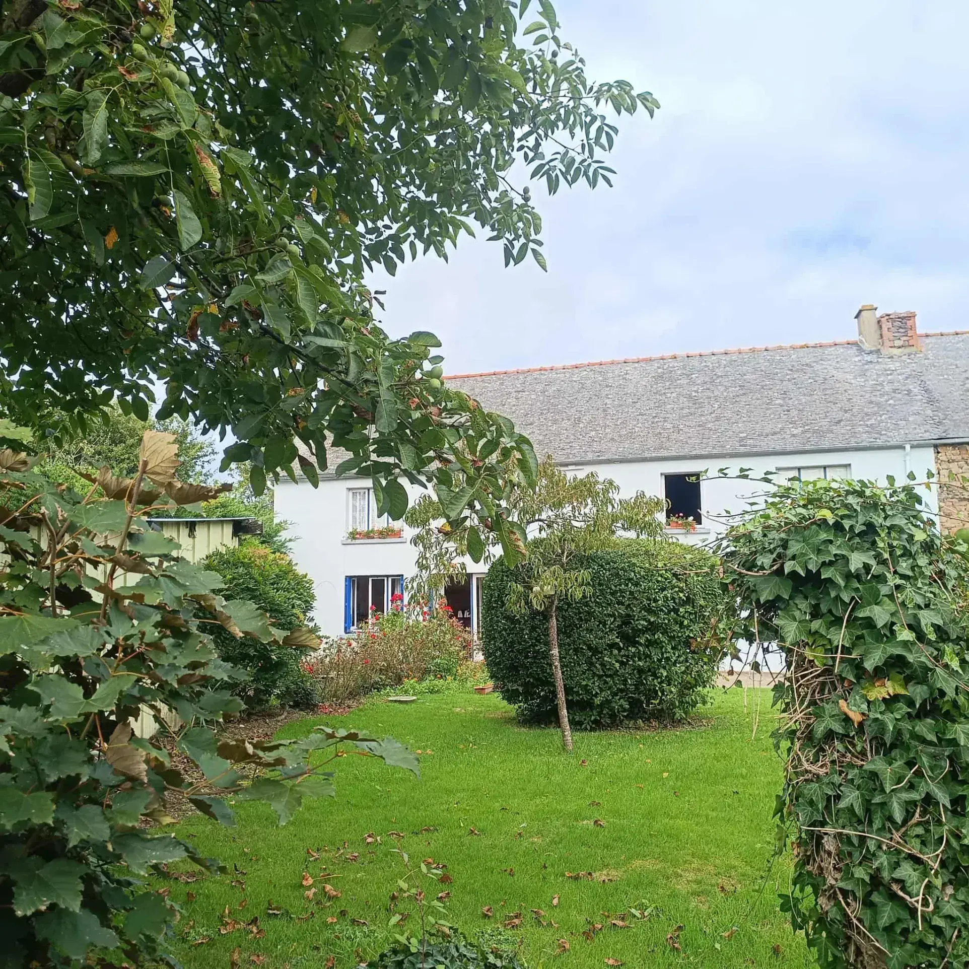 Charmante maison familiale à Neant-sur-Yvel avec grand terrain et potentiel d'aménagement 