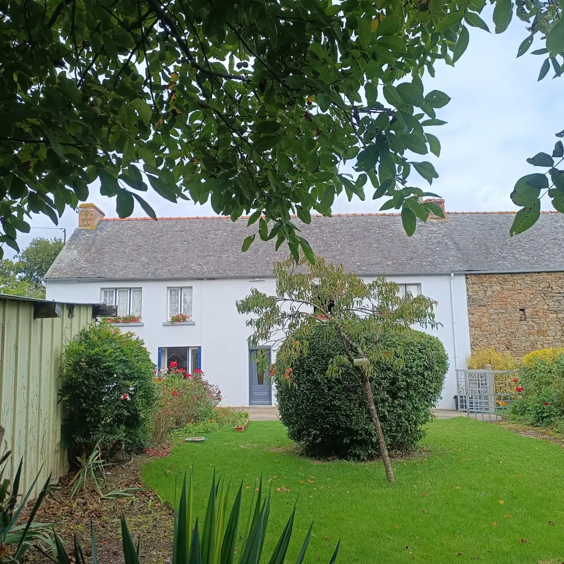 Charmante maison familiale à Neant-sur-Yvel avec grand terrain et potentiel d'aménagement 