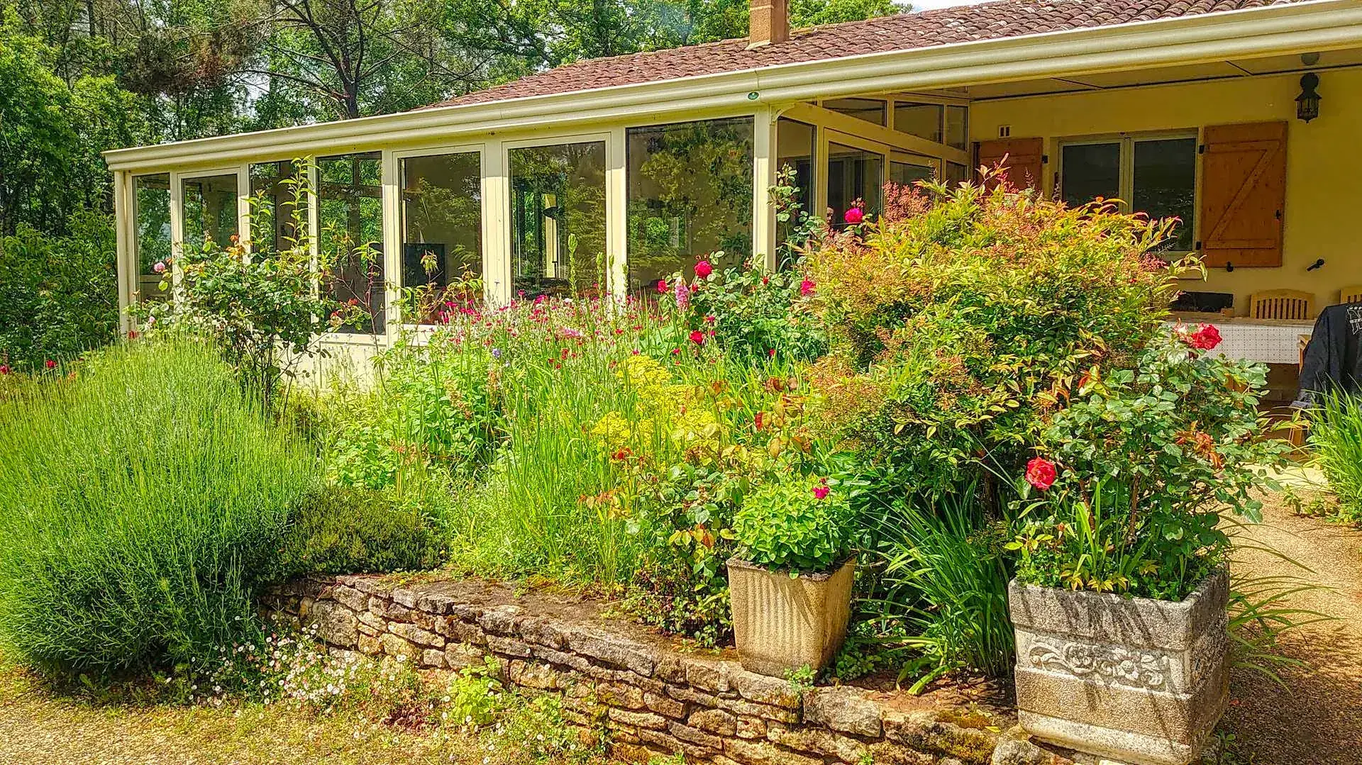Maison de 3 chambres avec véranda et grand jardin proche Montcabrier 