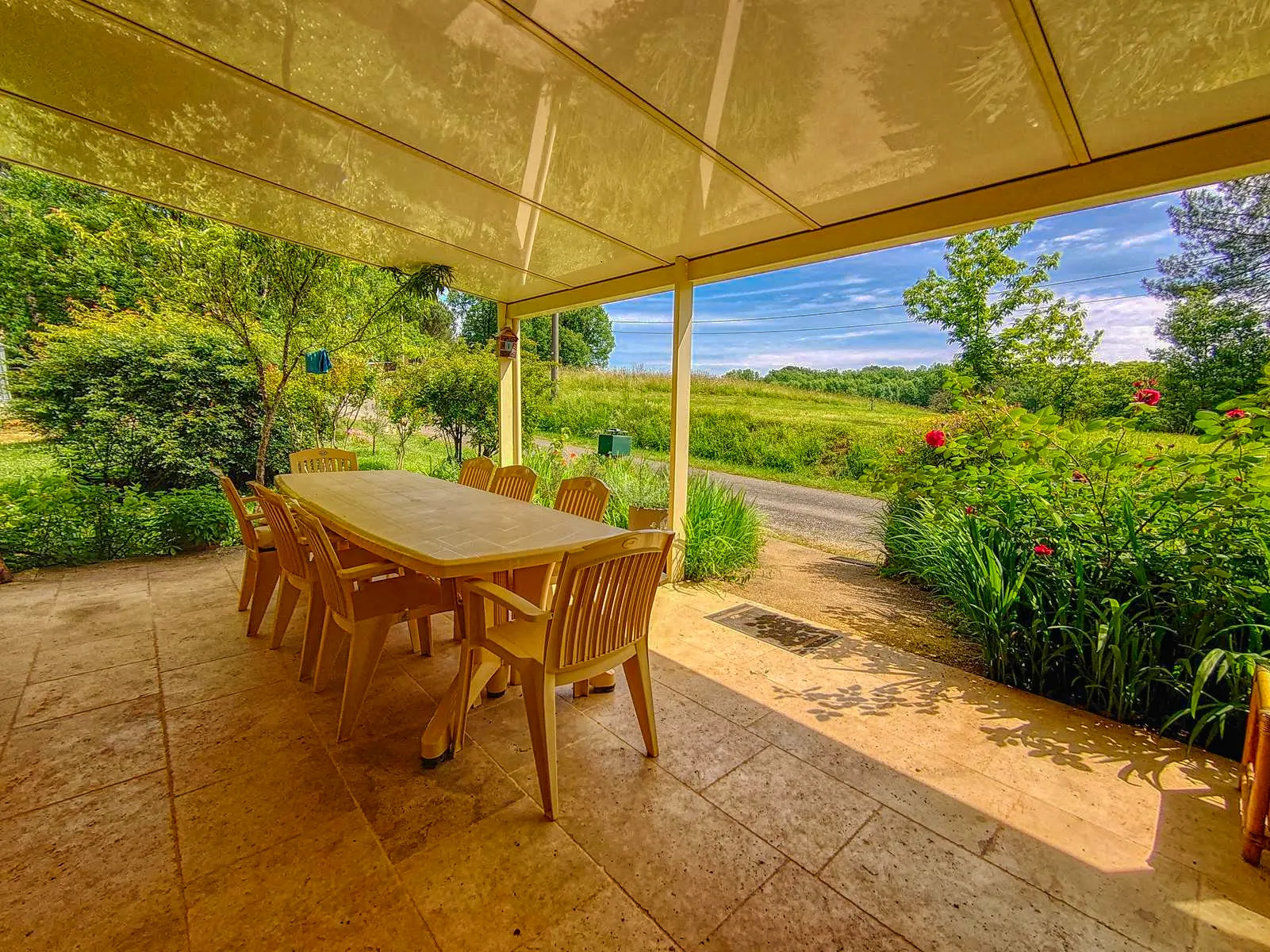 Maison de 3 chambres avec véranda et grand jardin proche Montcabrier 