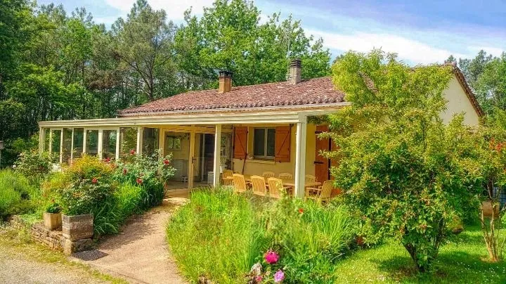 Maison de 3 chambres avec véranda et grand jardin proche Montcabrier