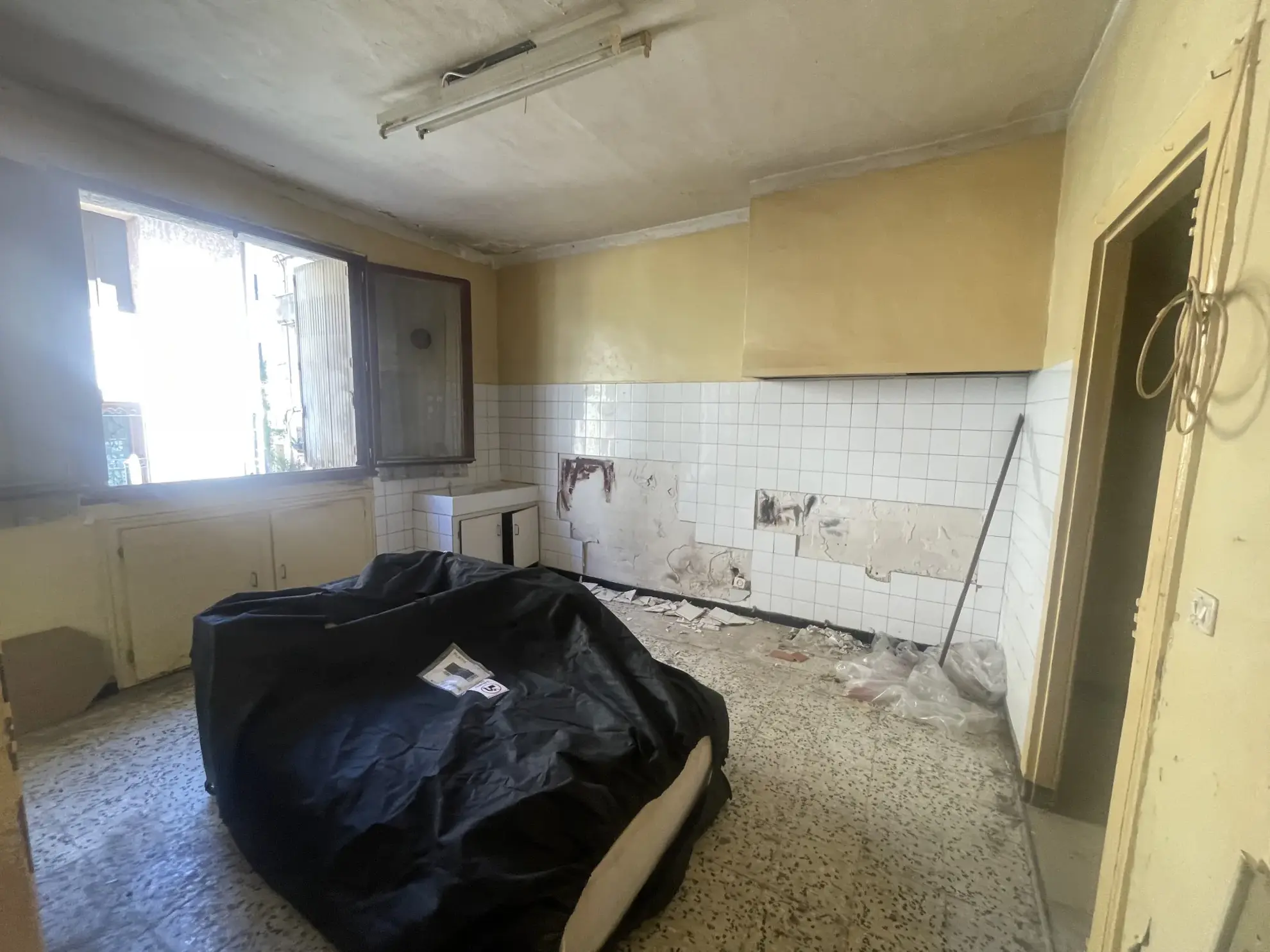 Appartement à rénover dans le quartier haut de Sète – potentiel patrimonial 