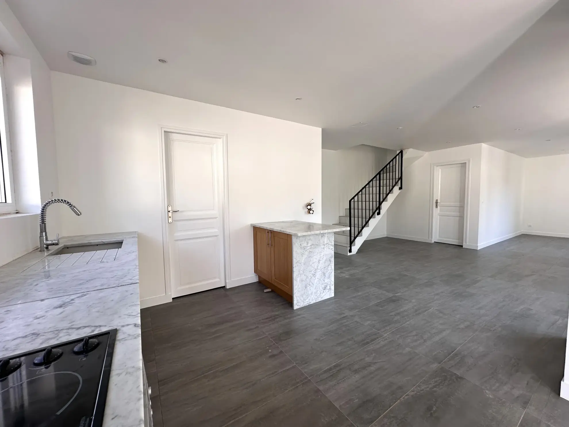 Maison rénovée de 113 m² avec 4 chambres à Gallardon, proche Chartres - Agencement optimal 