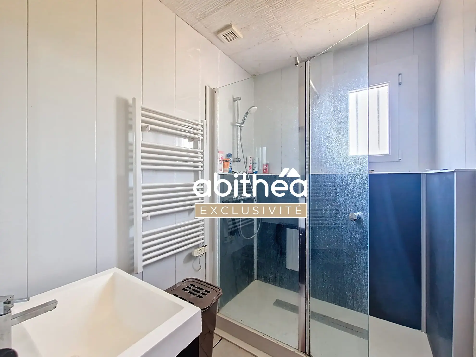 Maison de plain-pied à Chadenac – 77m², 3 chambres, garage, panneaux solaires 