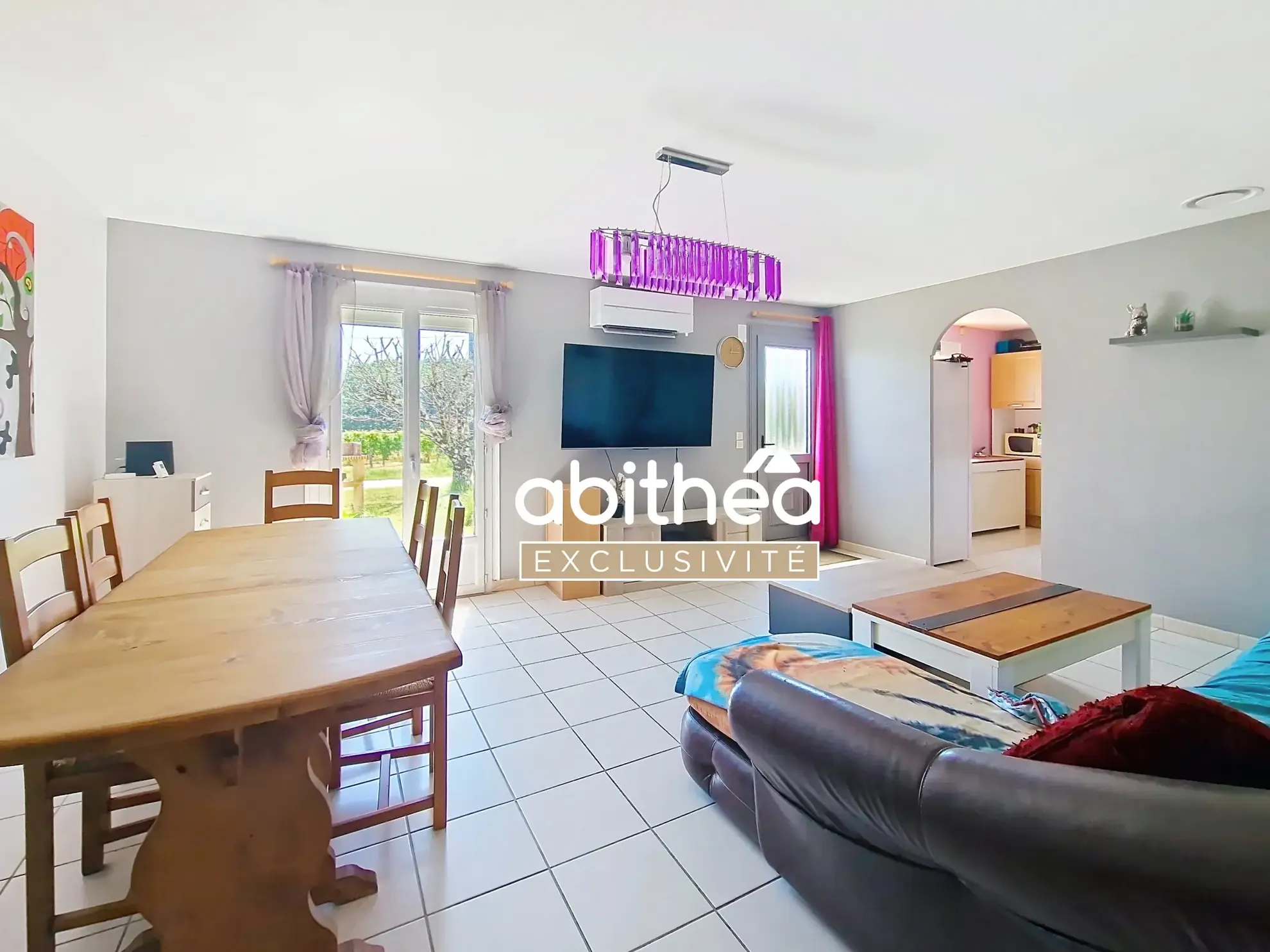 Maison de plain-pied à Chadenac – 77m², 3 chambres, garage, panneaux solaires 