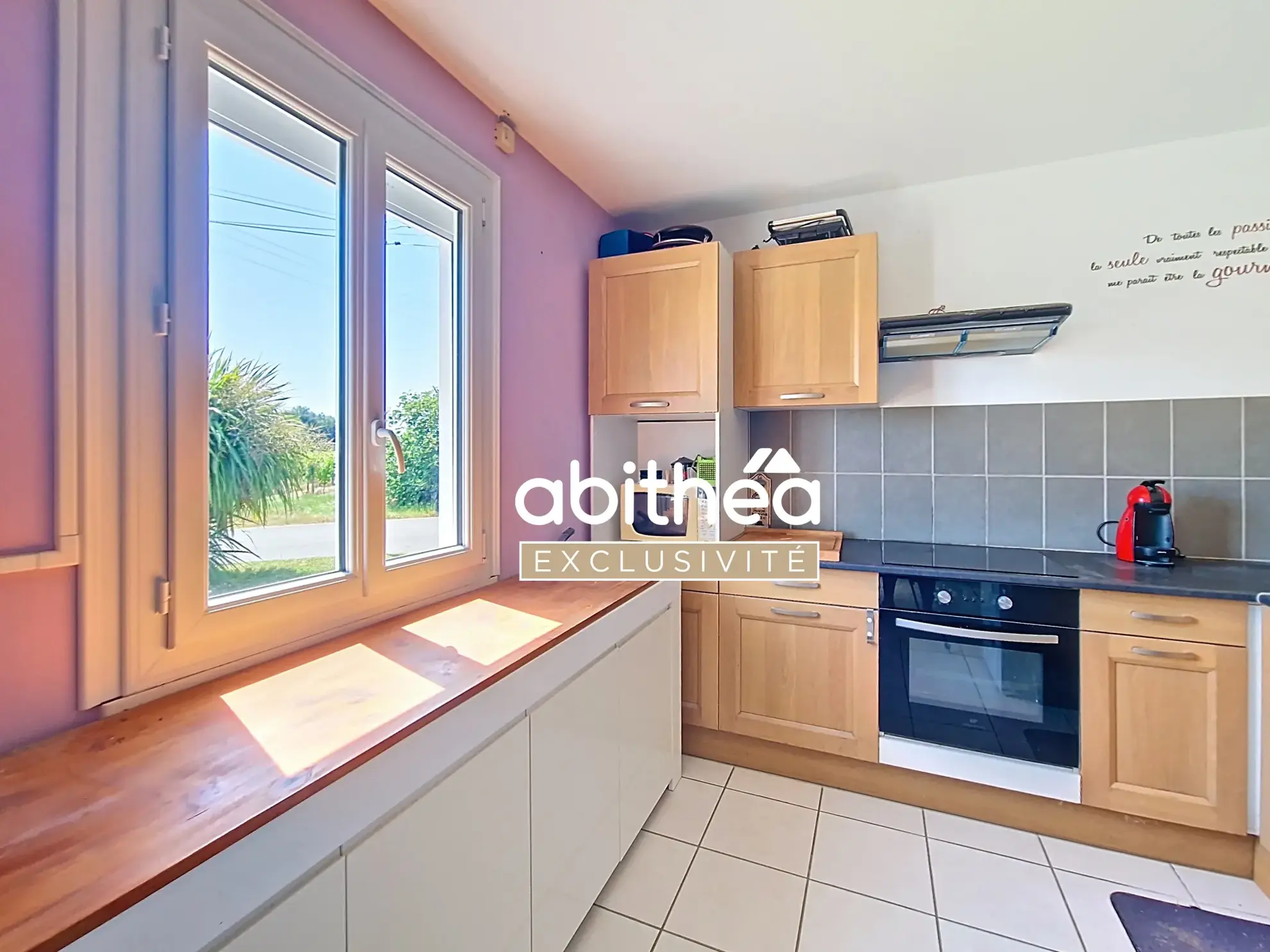 Maison de plain-pied à Chadenac – 77m², 3 chambres, garage, panneaux solaires 