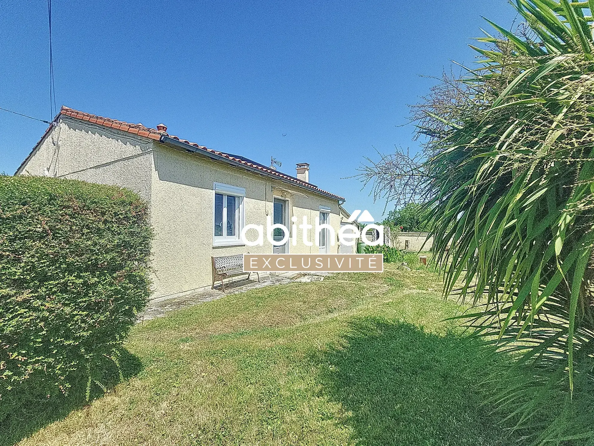 Maison de plain-pied à Chadenac – 77m², 3 chambres, garage, panneaux solaires 