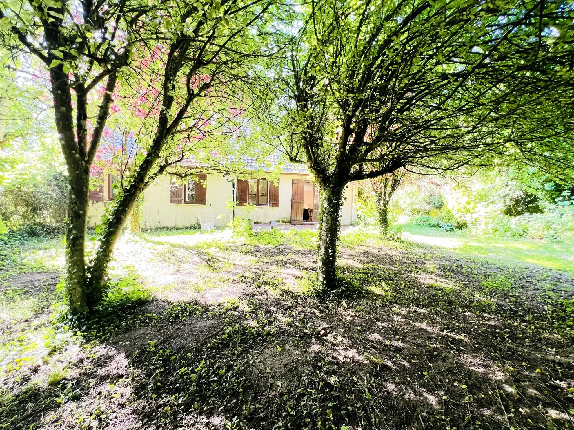 Maison récente avec studio indépendant et grand jardin à Auneaubleurysaintsymphorien 
