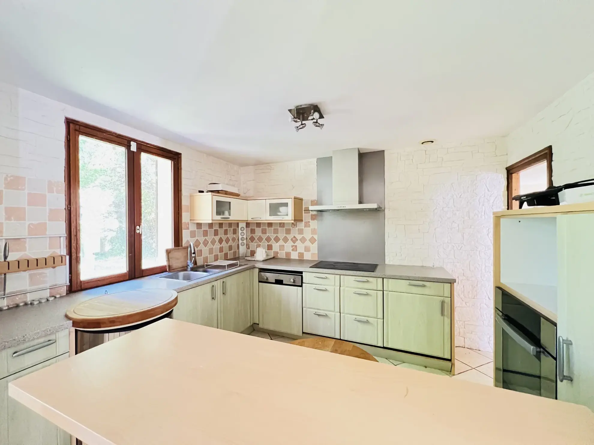 Maison récente avec studio indépendant et grand jardin à Auneaubleurysaintsymphorien 