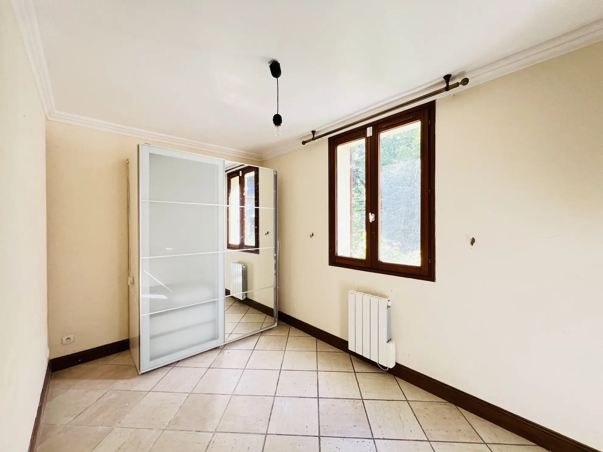 Maison récente avec studio indépendant et grand jardin à Auneaubleurysaintsymphorien 