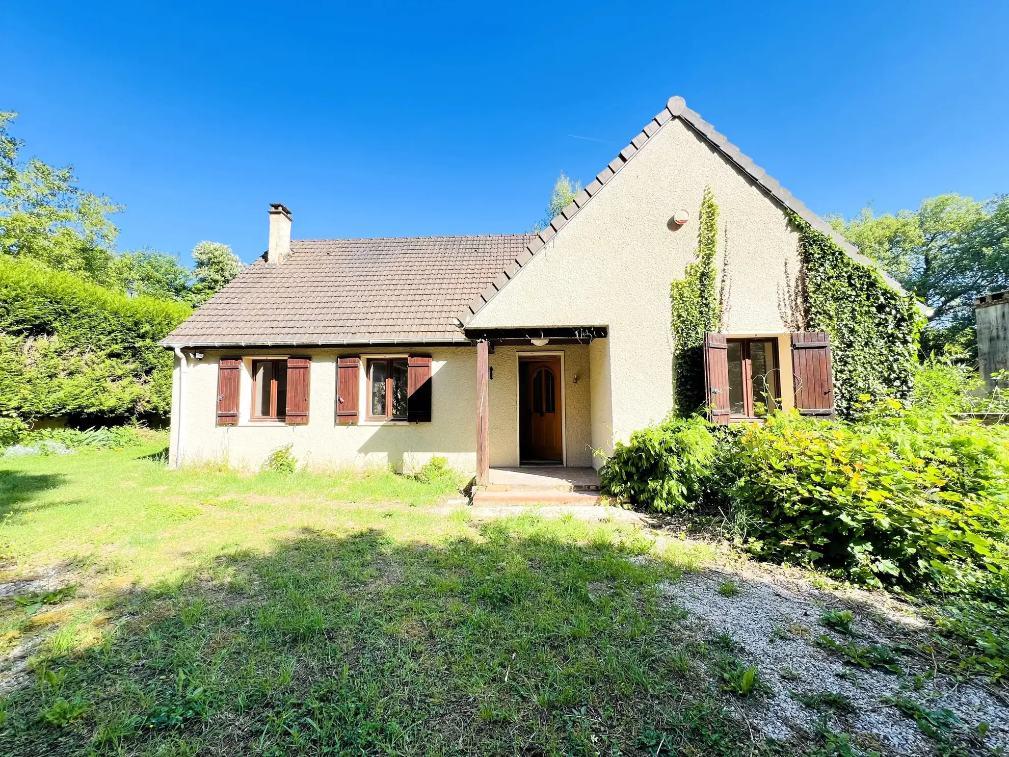 Maison récente avec studio indépendant et grand jardin à Auneaubleurysaintsymphorien 