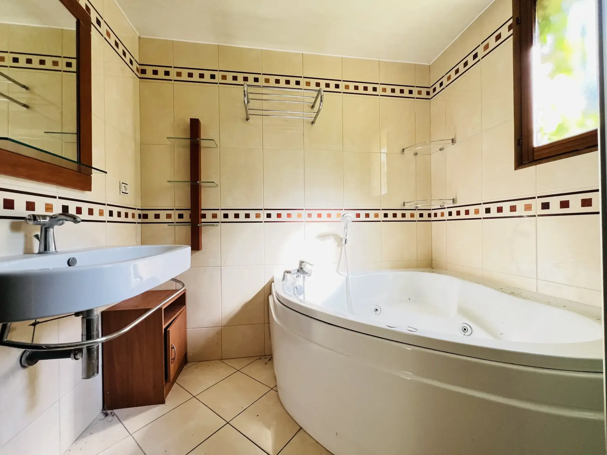 Maison récente avec studio indépendant et grand jardin à Auneaubleurysaintsymphorien 