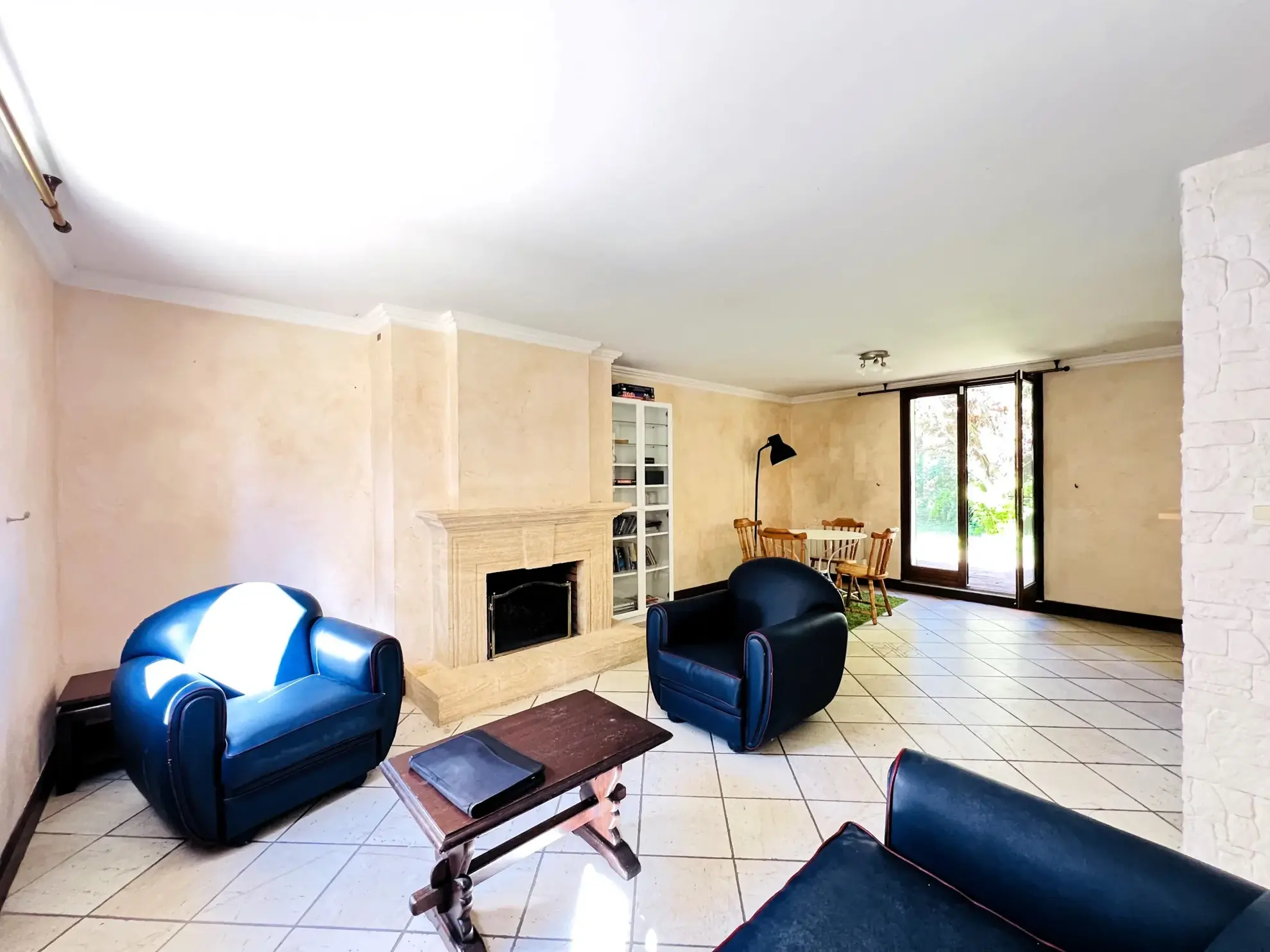 Maison récente avec studio indépendant et grand jardin à Auneaubleurysaintsymphorien 