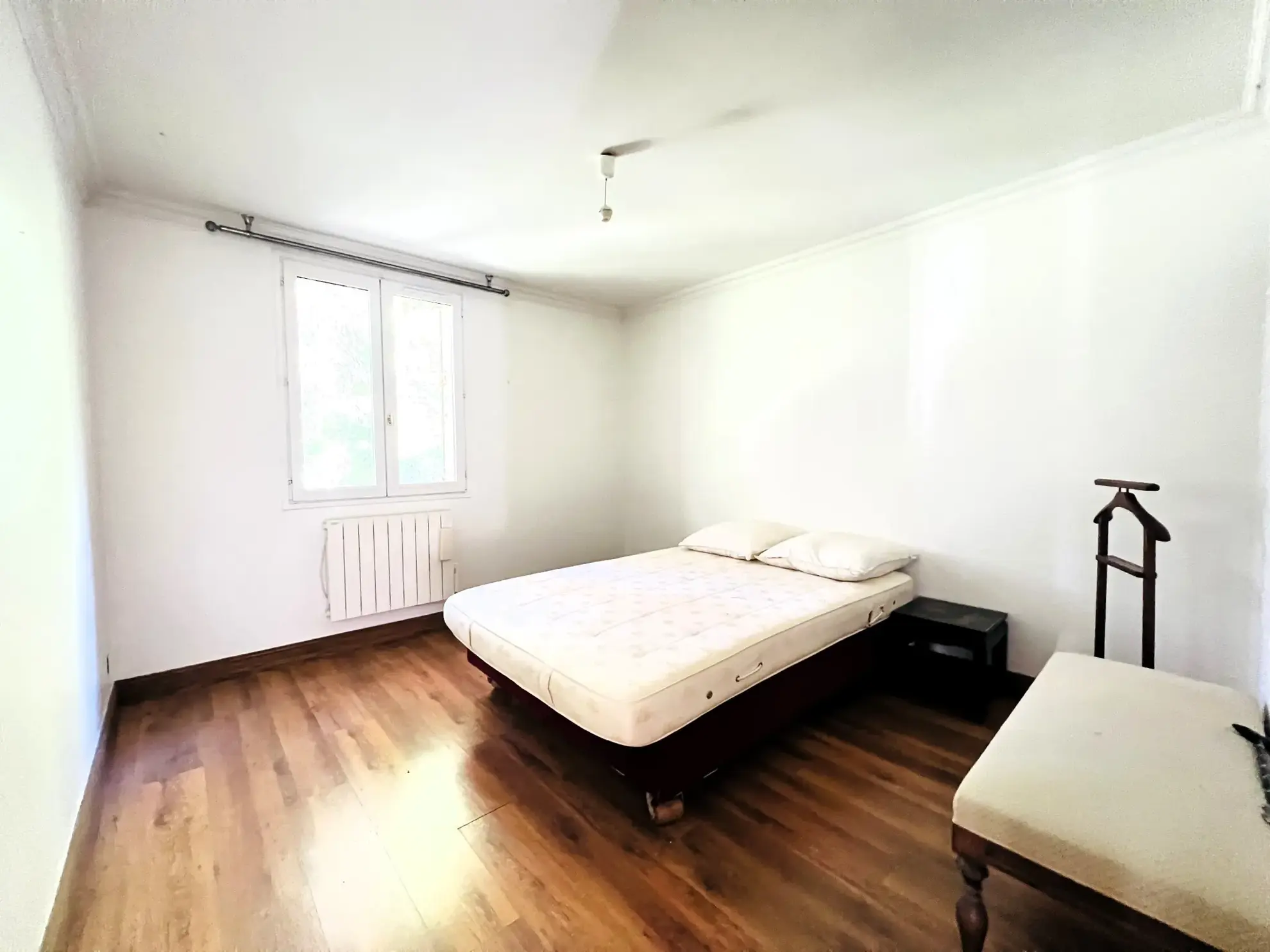 Maison récente avec studio indépendant et grand jardin à Auneaubleurysaintsymphorien 