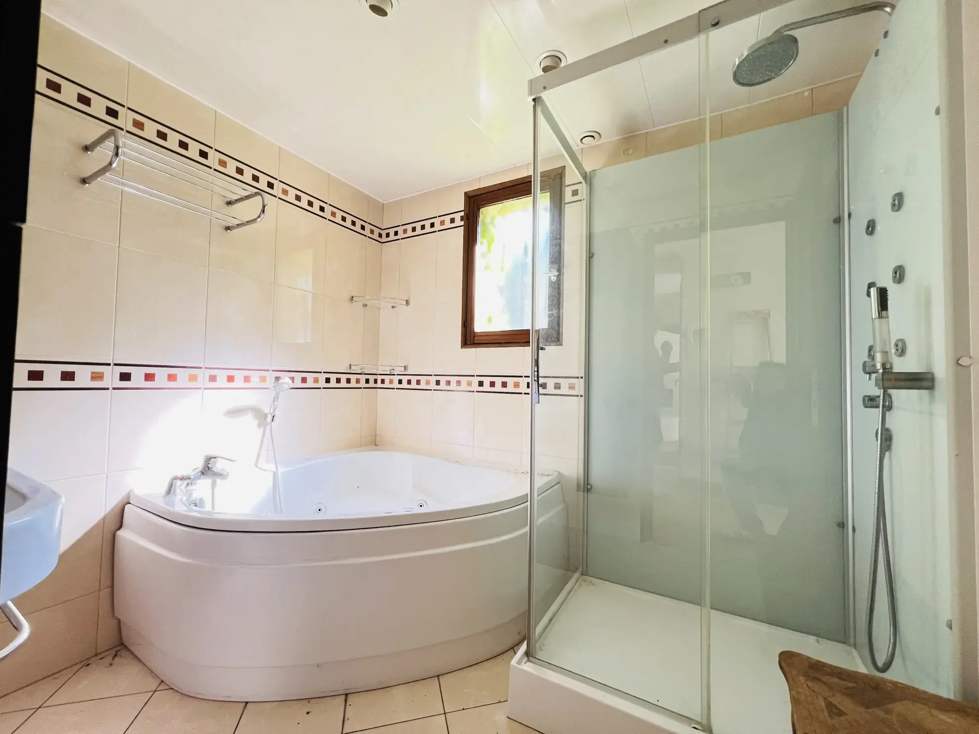 Maison récente avec studio indépendant et grand jardin à Auneaubleurysaintsymphorien 