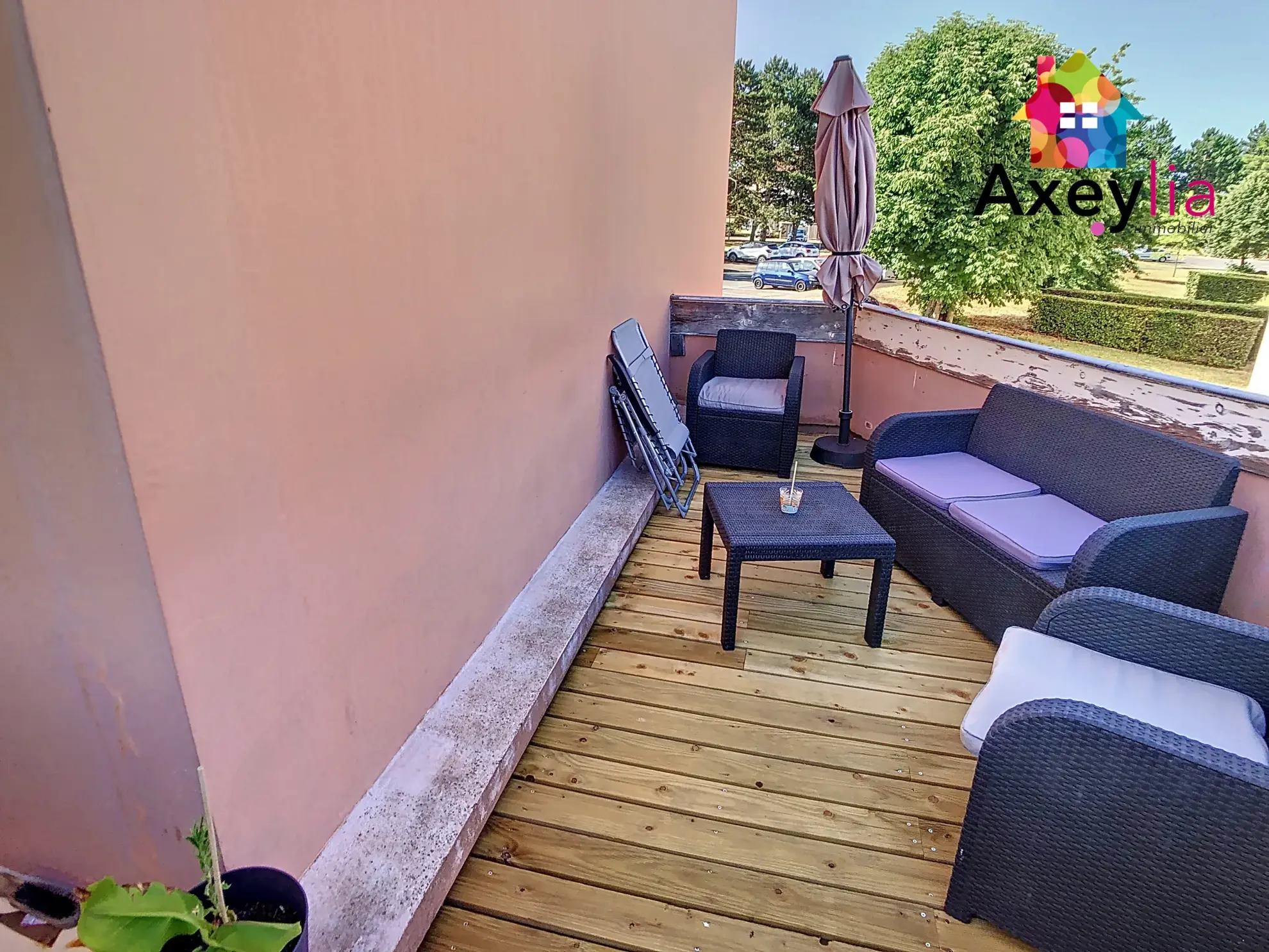 Appartement T5 rénové à Riorges avec terrasse, cave et 3 chambres