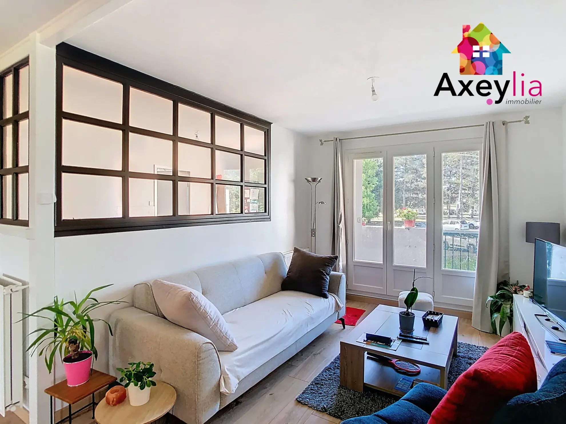 Appartement T5 rénové à Riorges avec terrasse, cave et 3 chambres 