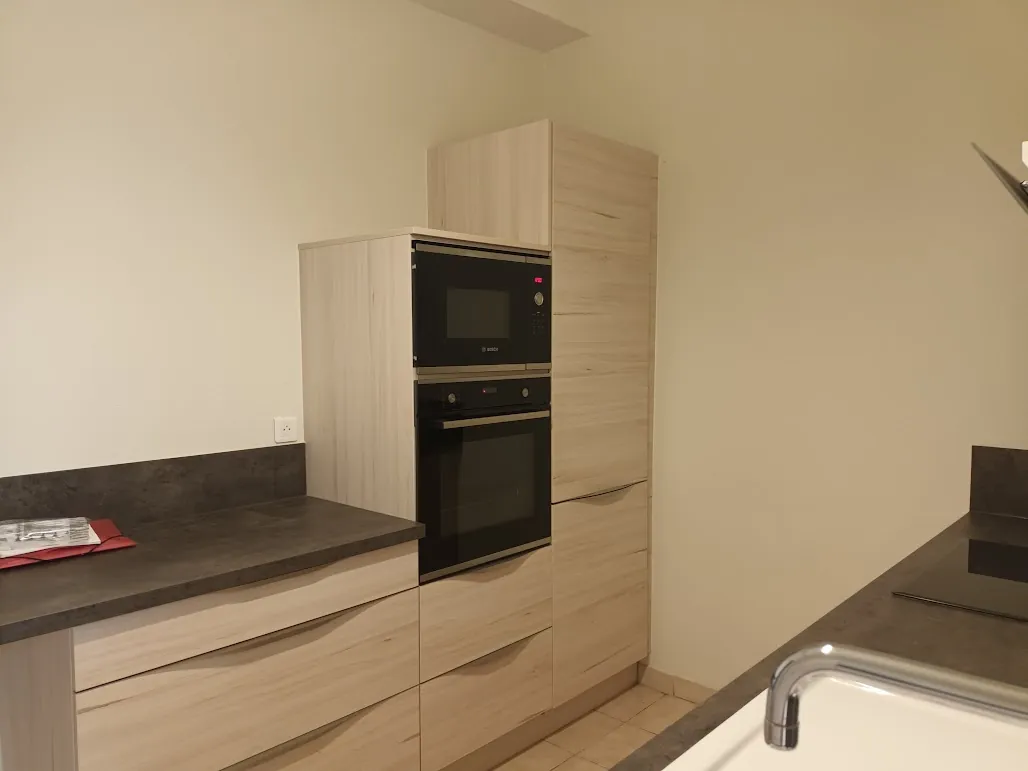 Belle maison rénovée de 8 pièces avec garages et espaces extérieurs proche de Carcassonne 