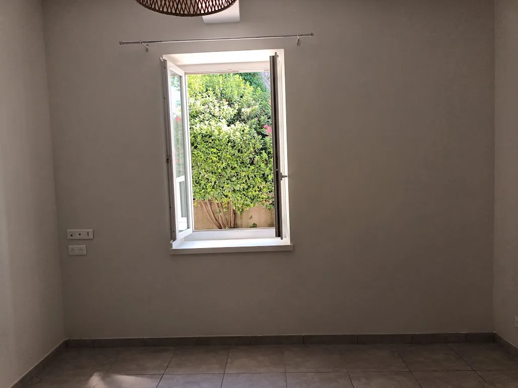 Belle maison rénovée de 8 pièces avec garages et espaces extérieurs proche de Carcassonne 