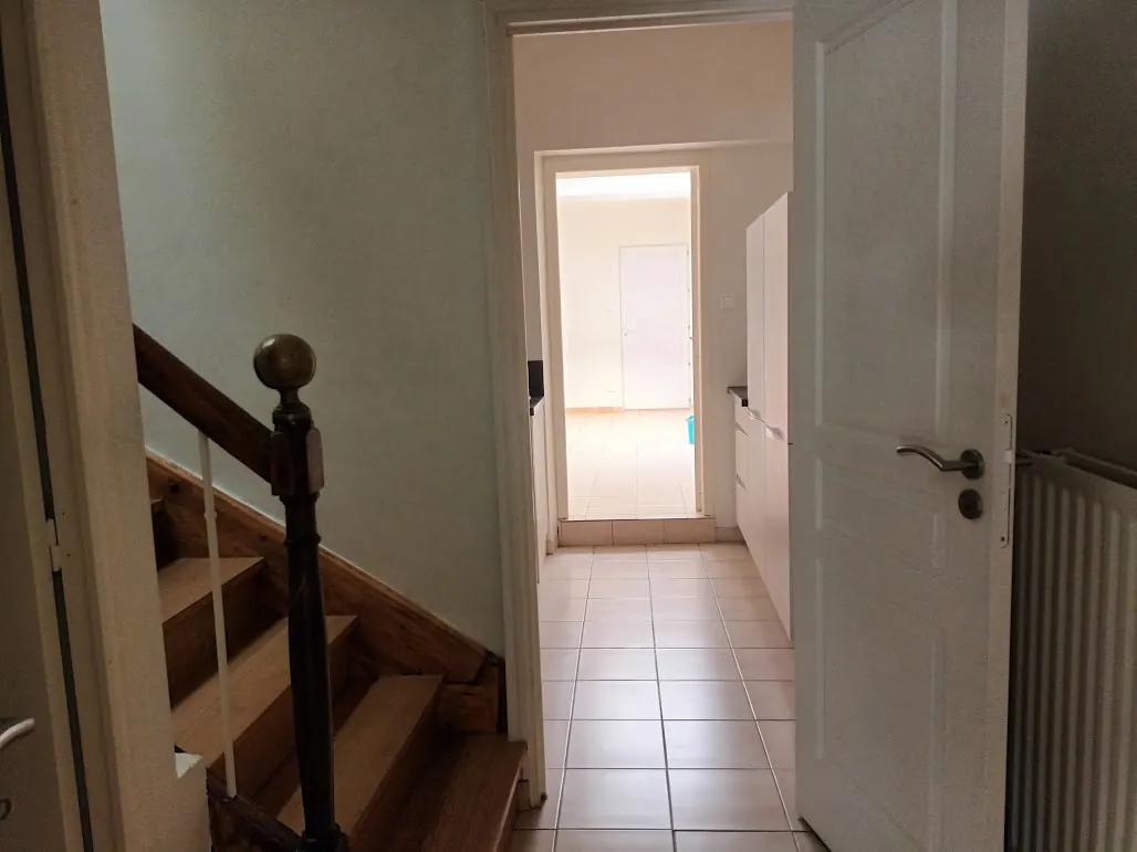 Belle maison rénovée de 8 pièces avec garages et espaces extérieurs proche de Carcassonne 