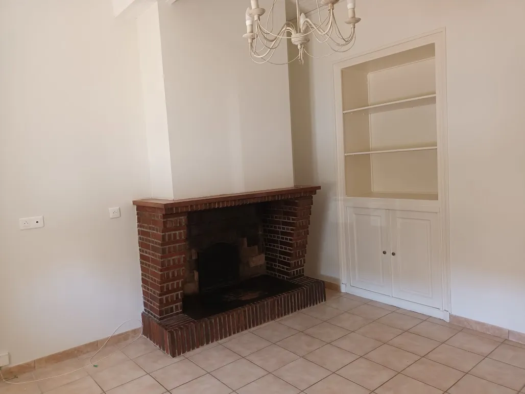 Belle maison rénovée de 8 pièces avec garages et espaces extérieurs proche de Carcassonne 