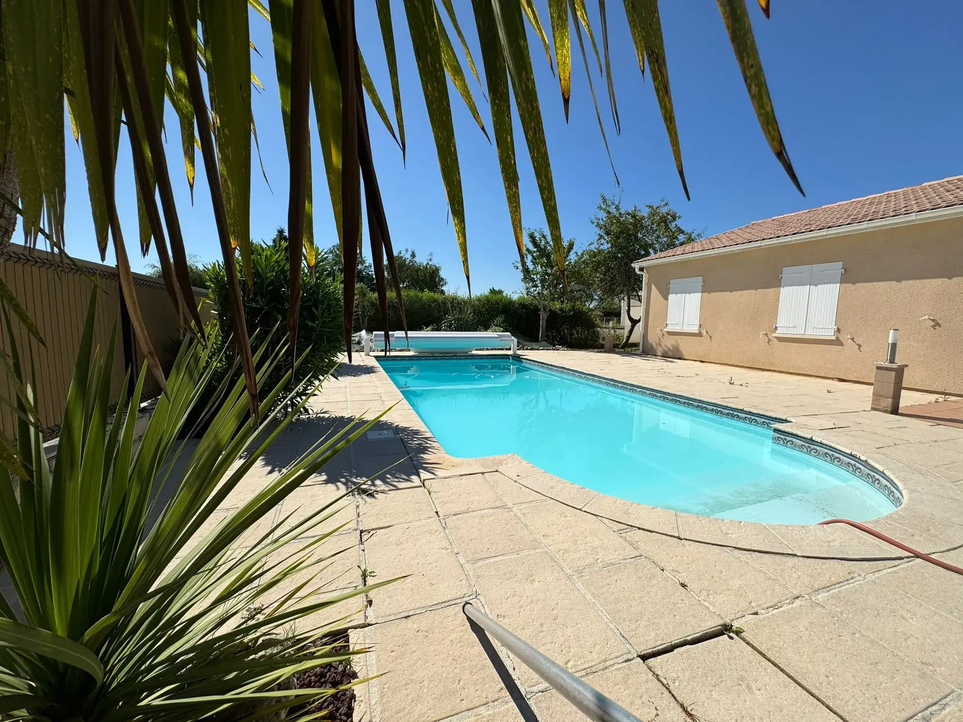 Villa de plain-pied avec piscine et garage à Estillac, 107 m²