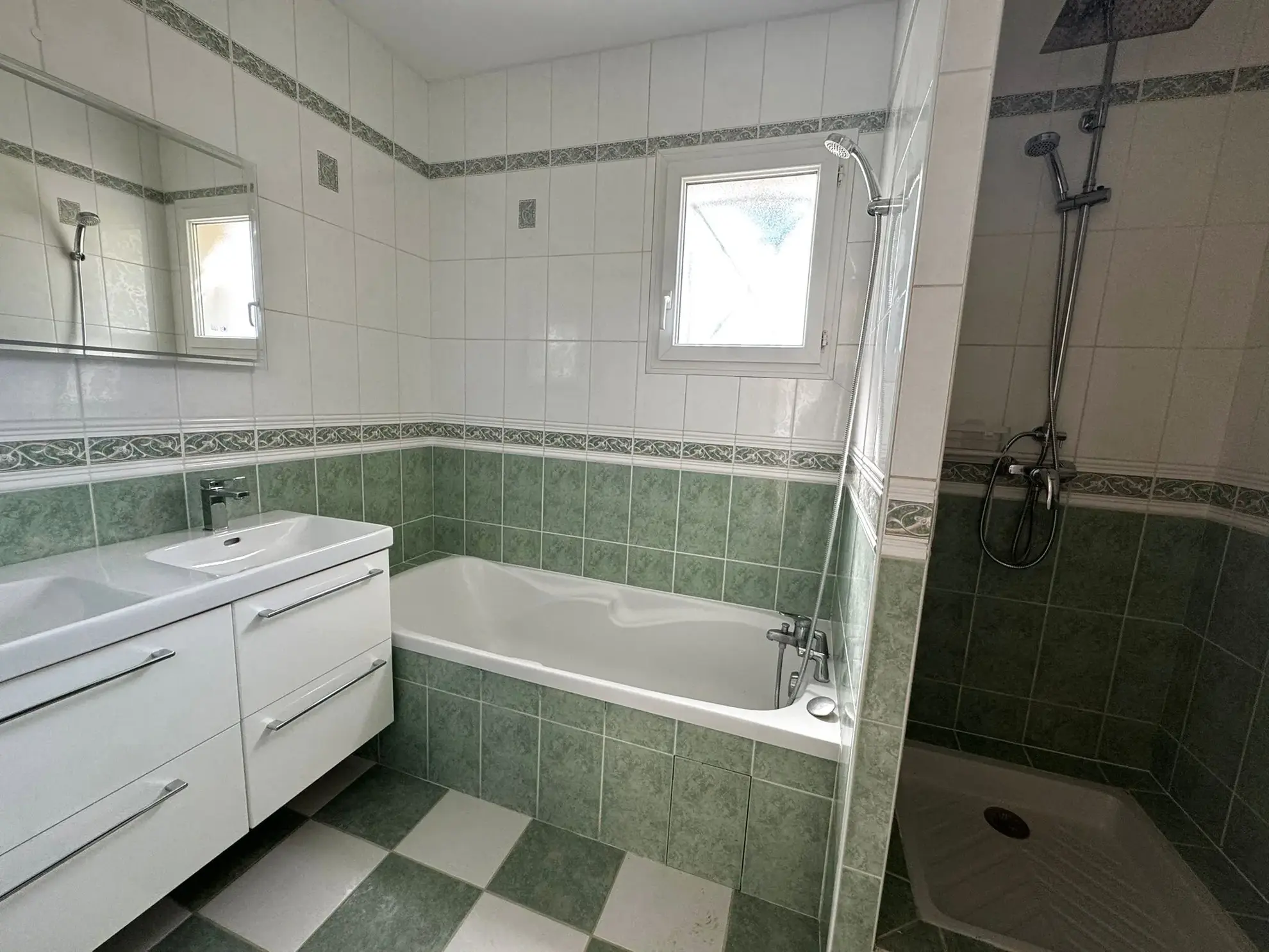 Villa de plain-pied avec piscine et garage à Estillac, 107 m² 