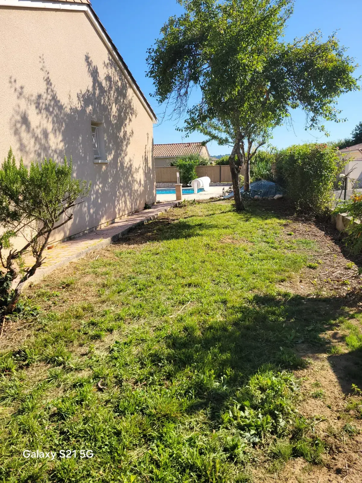 Villa de plain-pied avec piscine et garage à Estillac, 107 m² 