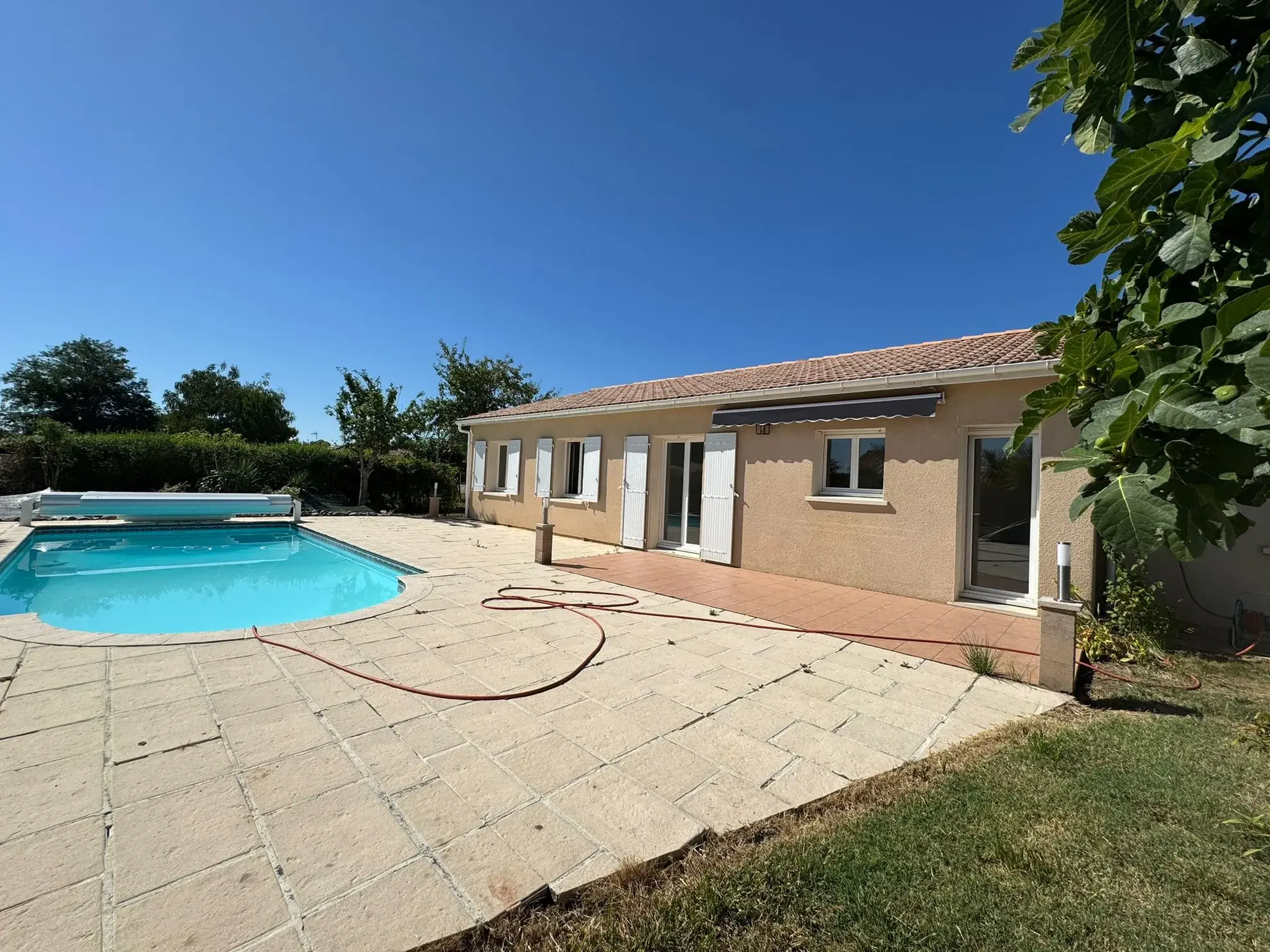 Villa de plain-pied avec piscine et garage à Estillac, 107 m² 