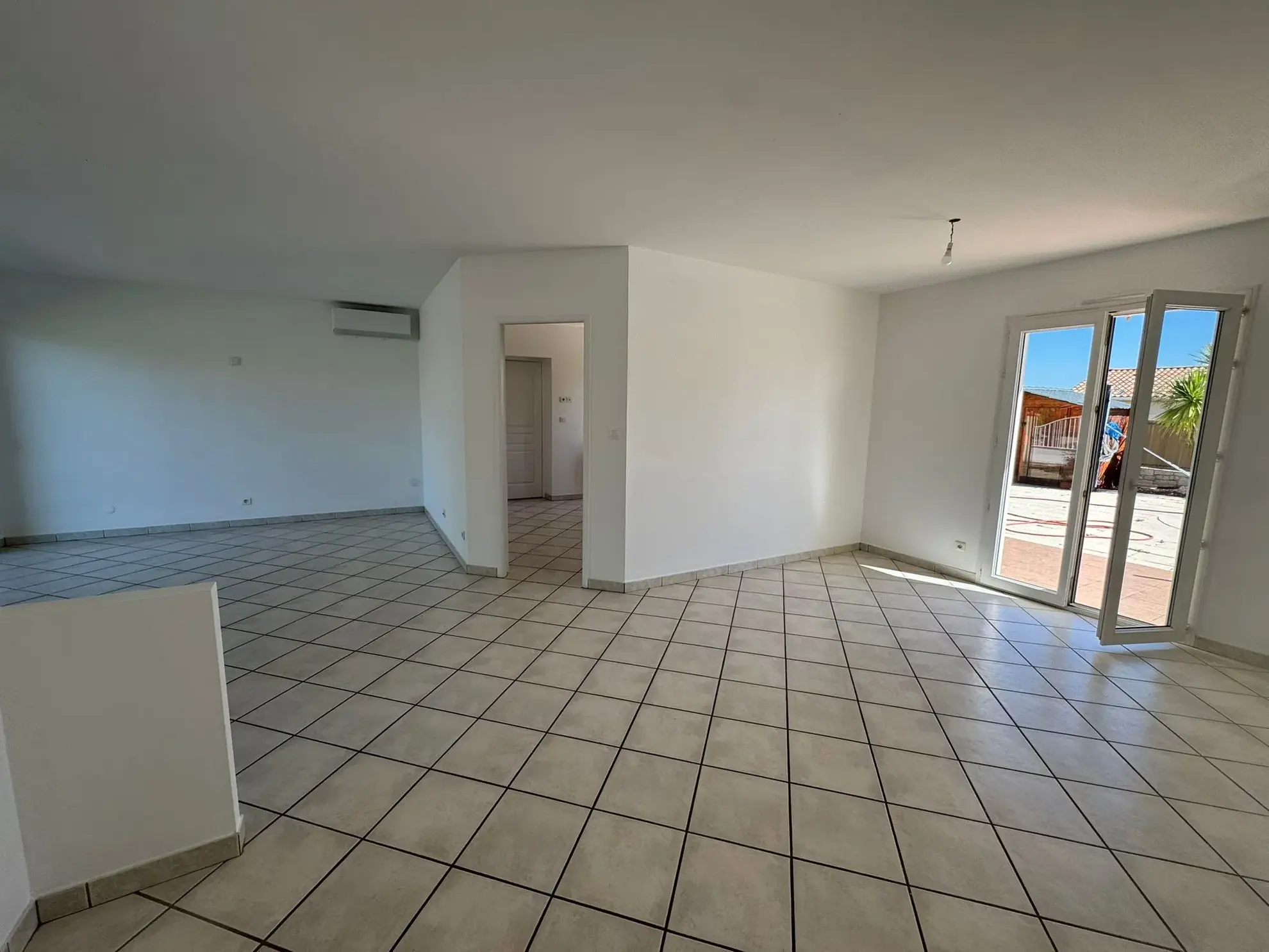 Villa de plain-pied avec piscine et garage à Estillac, 107 m² 