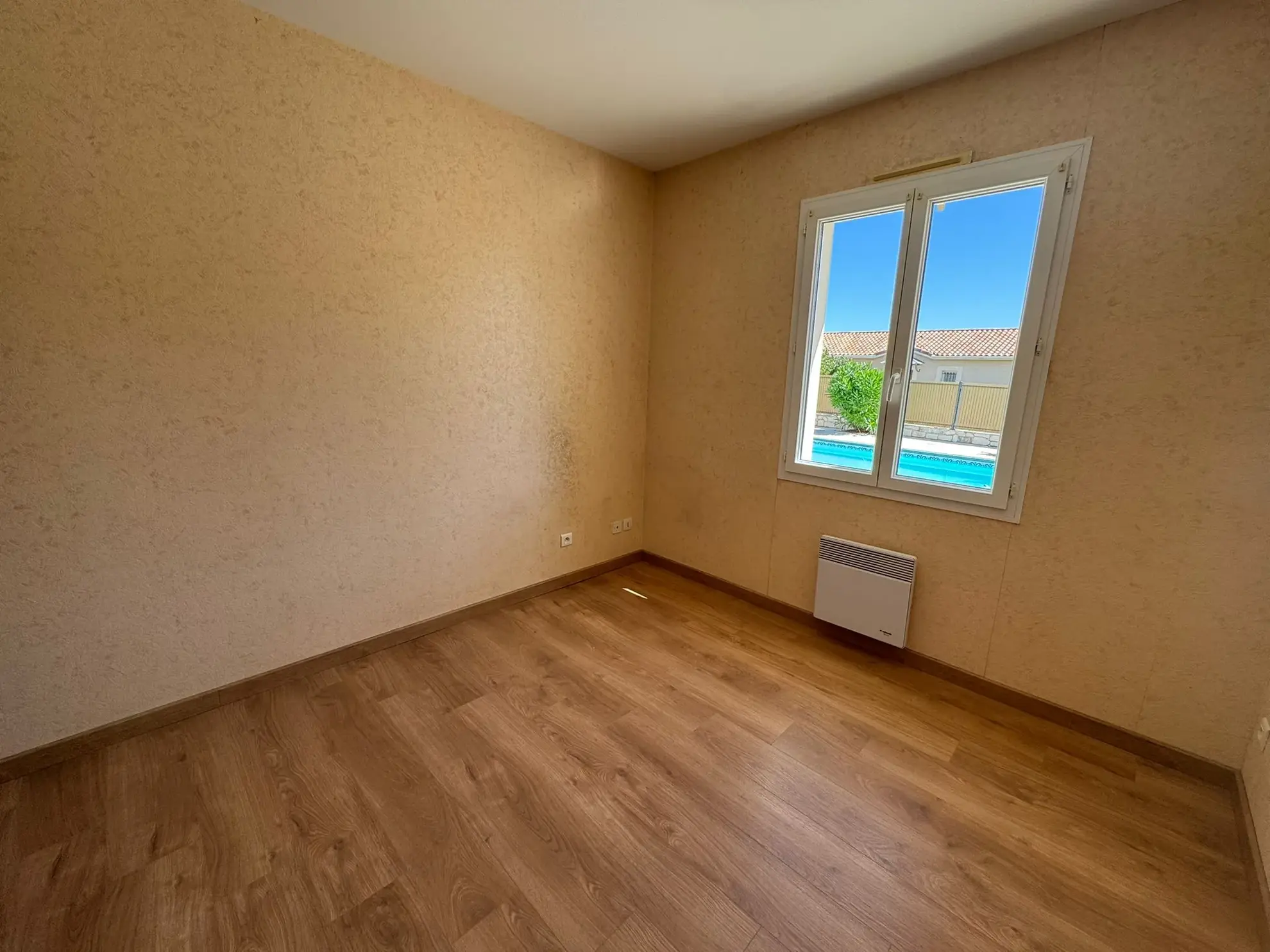 Villa de plain-pied avec piscine et garage à Estillac, 107 m² 