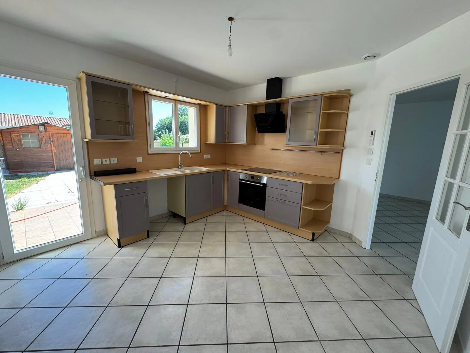 Villa de plain-pied avec piscine et garage à Estillac, 107 m² 