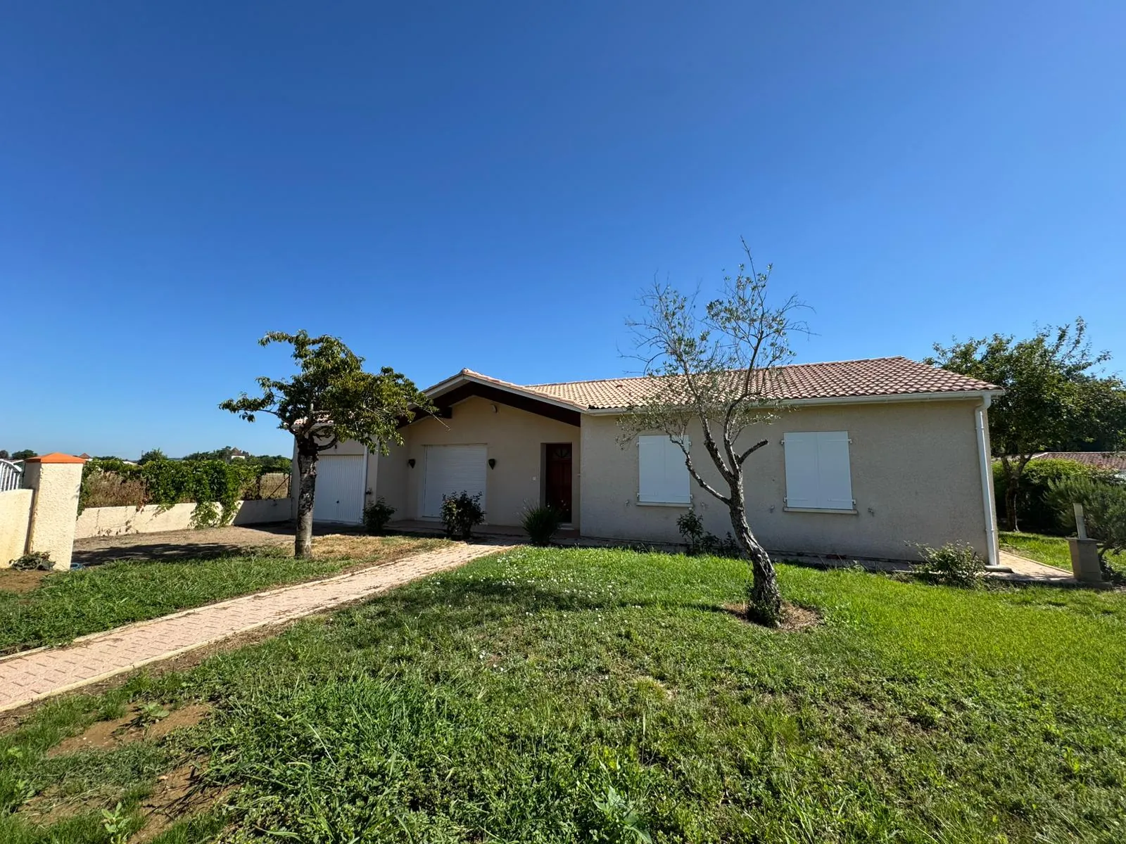Villa de plain-pied avec piscine et garage à Estillac, 107 m² 